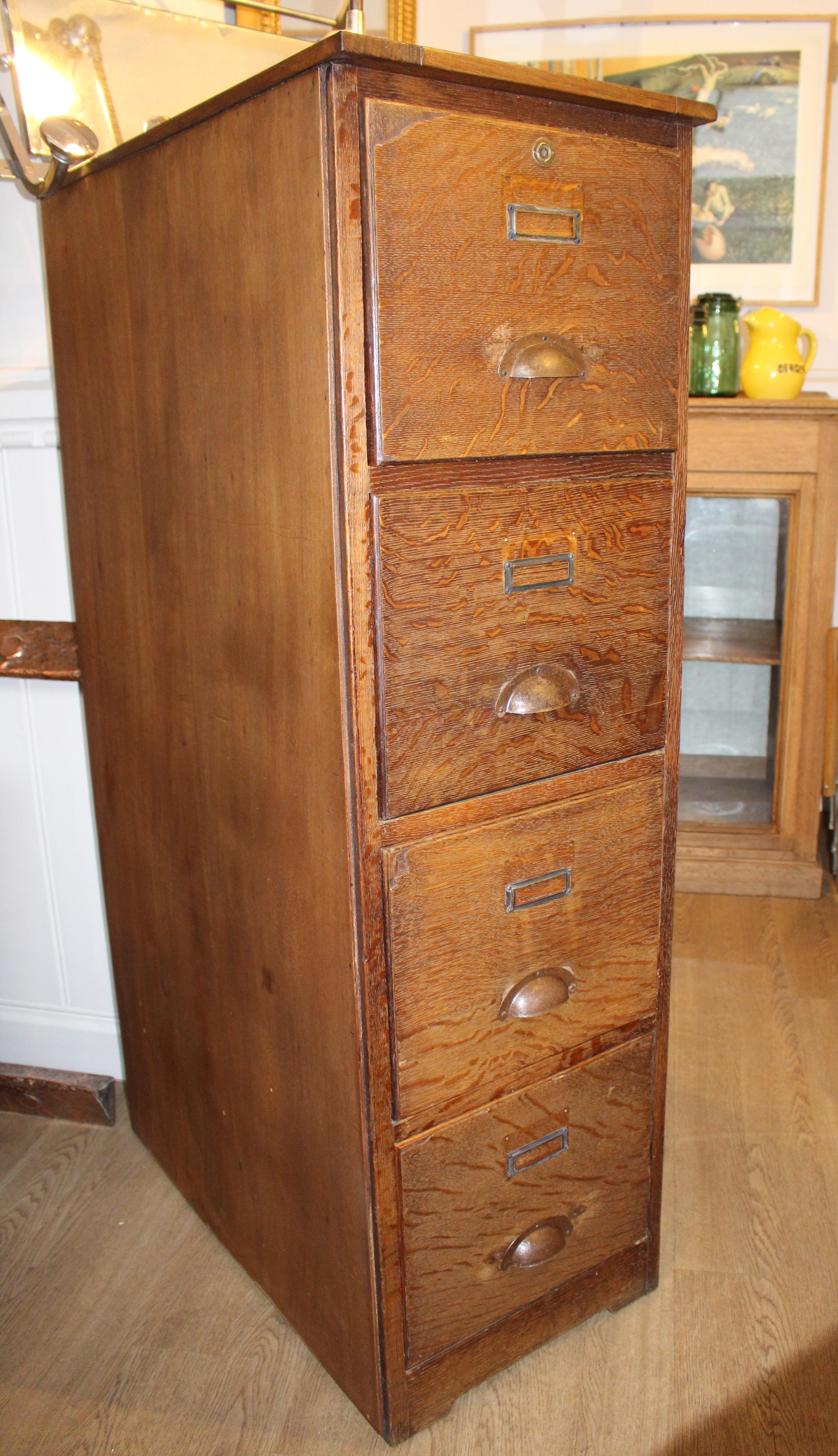 Utilitarian 1940s French quarter sawn oak filing cabinet.
This cabinet is made of oak on the front, top and back (lovely panelled back). The two sides are made of plywood, which suggests that this cabinet was one of many/ in a row in some