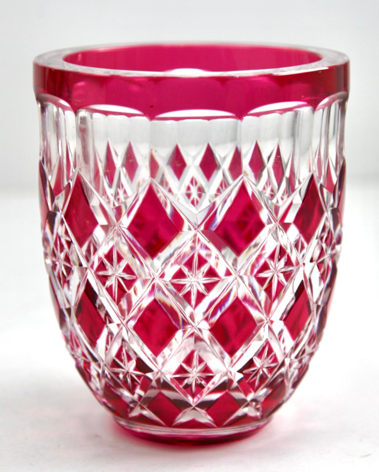 Jarrón de cristal Val Saint Lambert tallado en transparente, 
Precioso jarrón circular de cristal Val Saint Lambert, tallado a mano para hacerlo transparente,
el cristal es grueso y está cortado profunda y uniformemente.

Origen: Bélgica, en