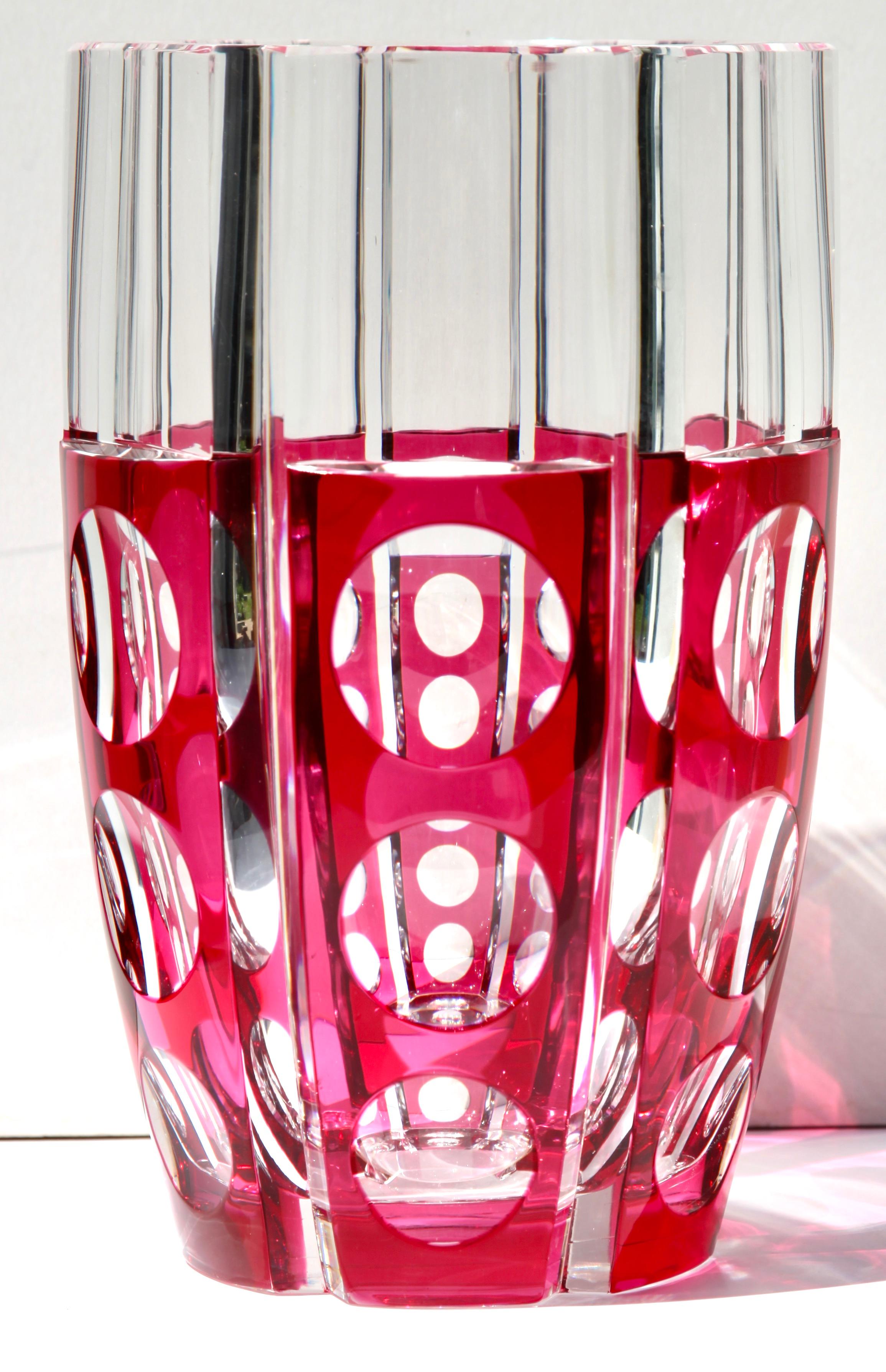 Belge Vase Art Déco Val Saint Lambert en cristal taillé à clair, signé en vente