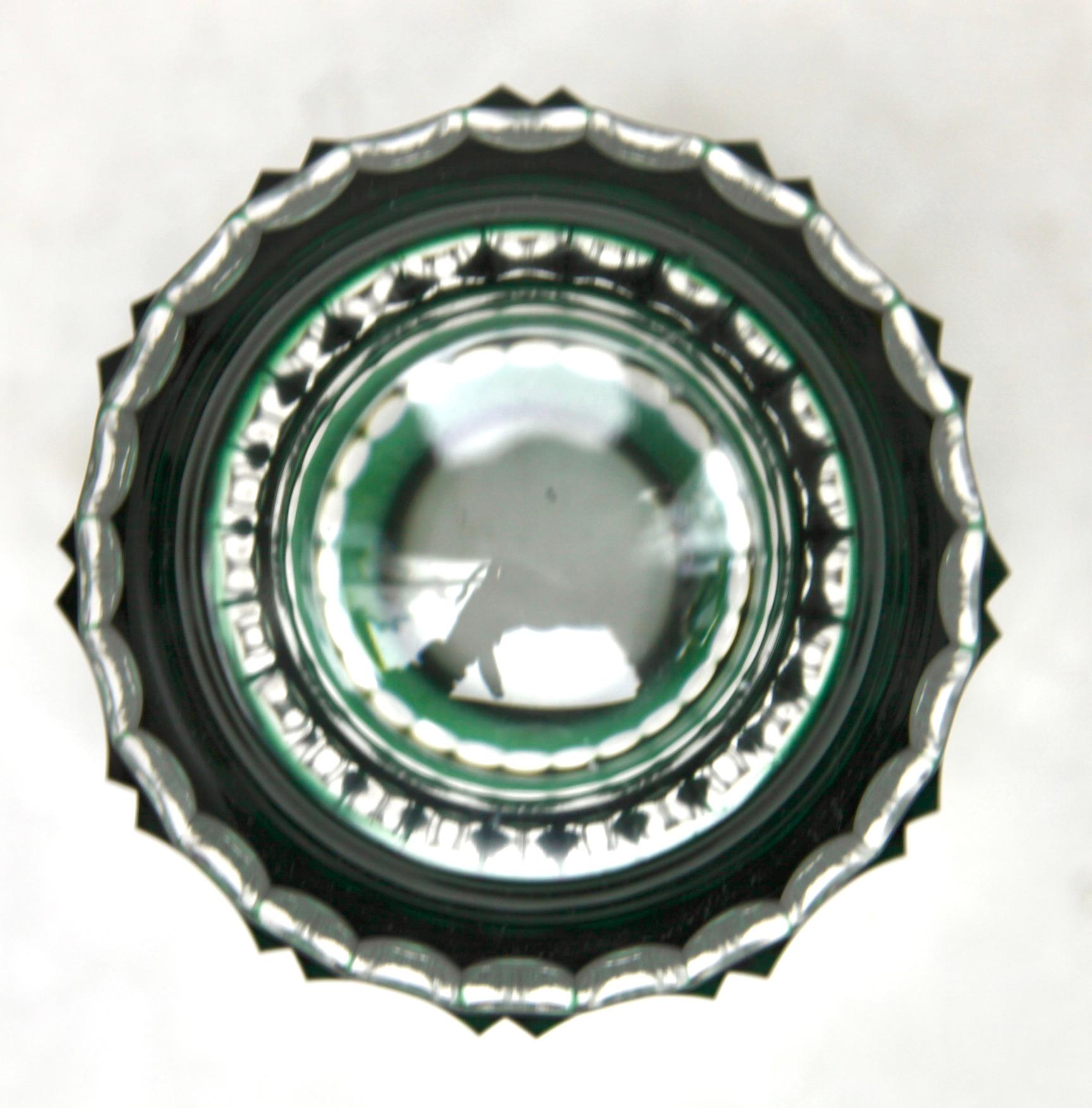 Art déco-Vase aus grünem Kristall von Val Saint-Lambert, geschliffen bis klar, 1950er Jahre (Moderne der Mitte des Jahrhunderts) im Angebot