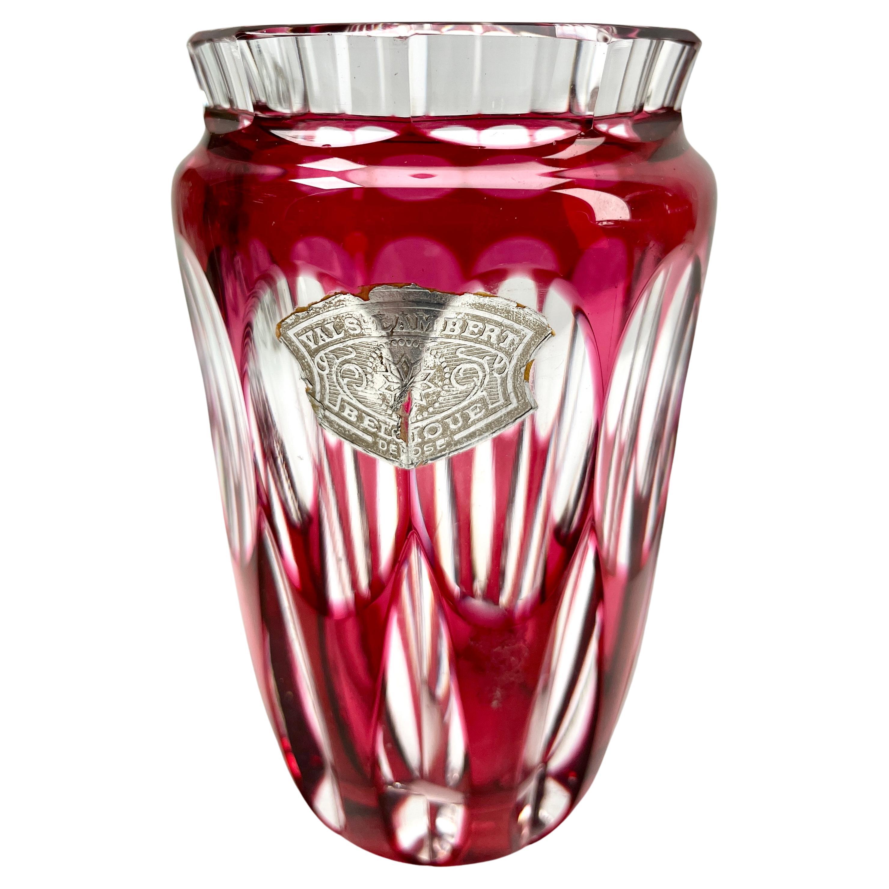 Art déco Val Saint Lambert Signé Petit vase en cristal taillé, années 1950 en vente