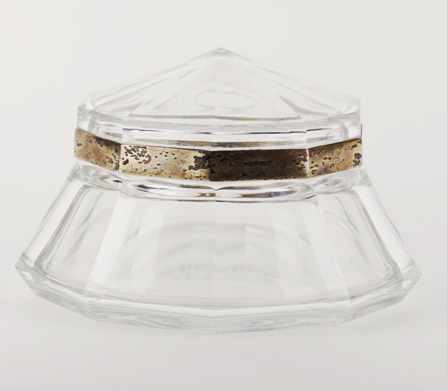 Art Deco Val Saint Lambert White Glass Hermione Sweet Box Bonbonniere For Sale 5