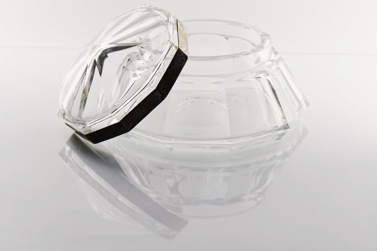 Art Deco Val Saint Lambert White Glass Hermione Sweet Box Bonbonniere For Sale 3