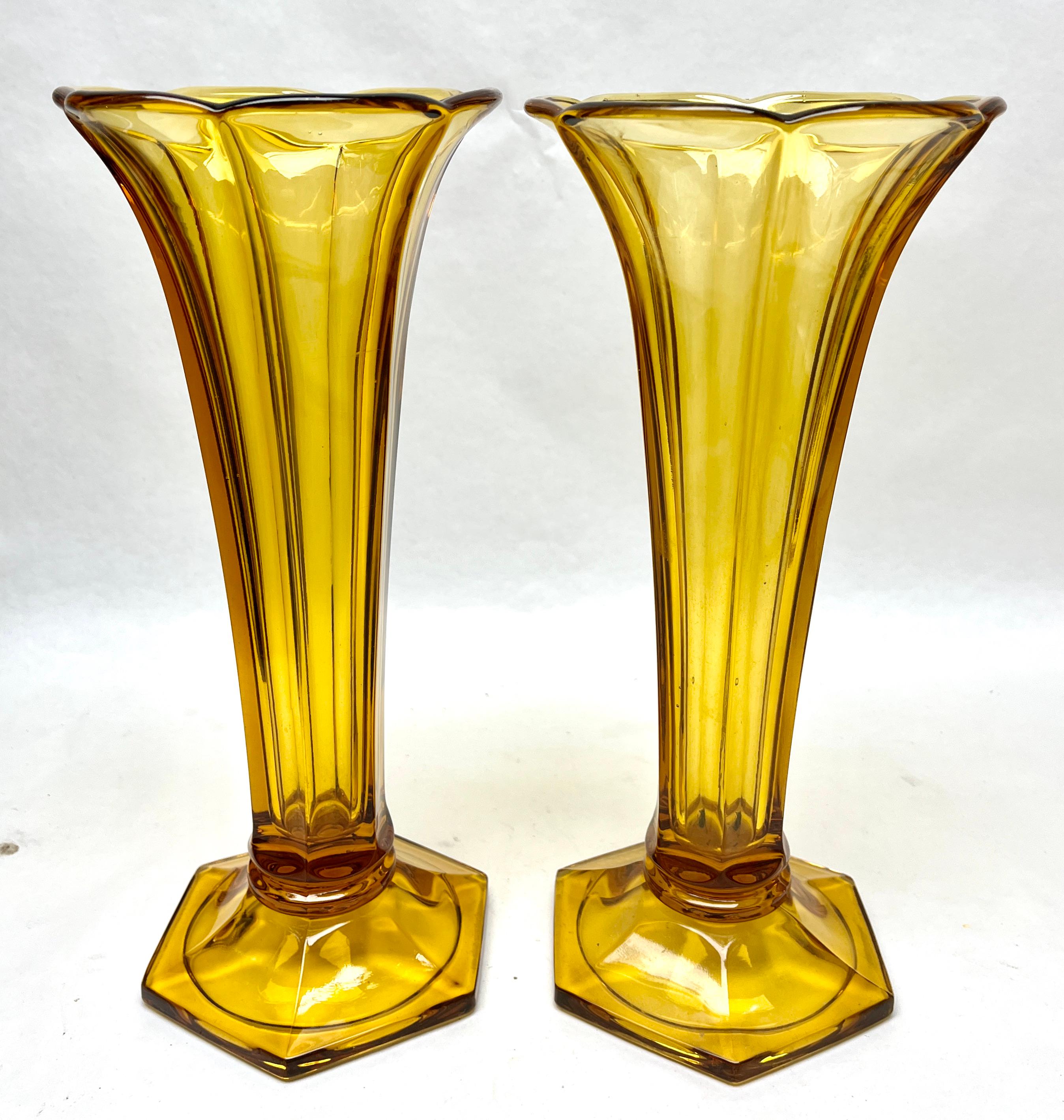 Val-Saint-Lambert - Luxval Art deco Paar Vasen aus Pressglas 
