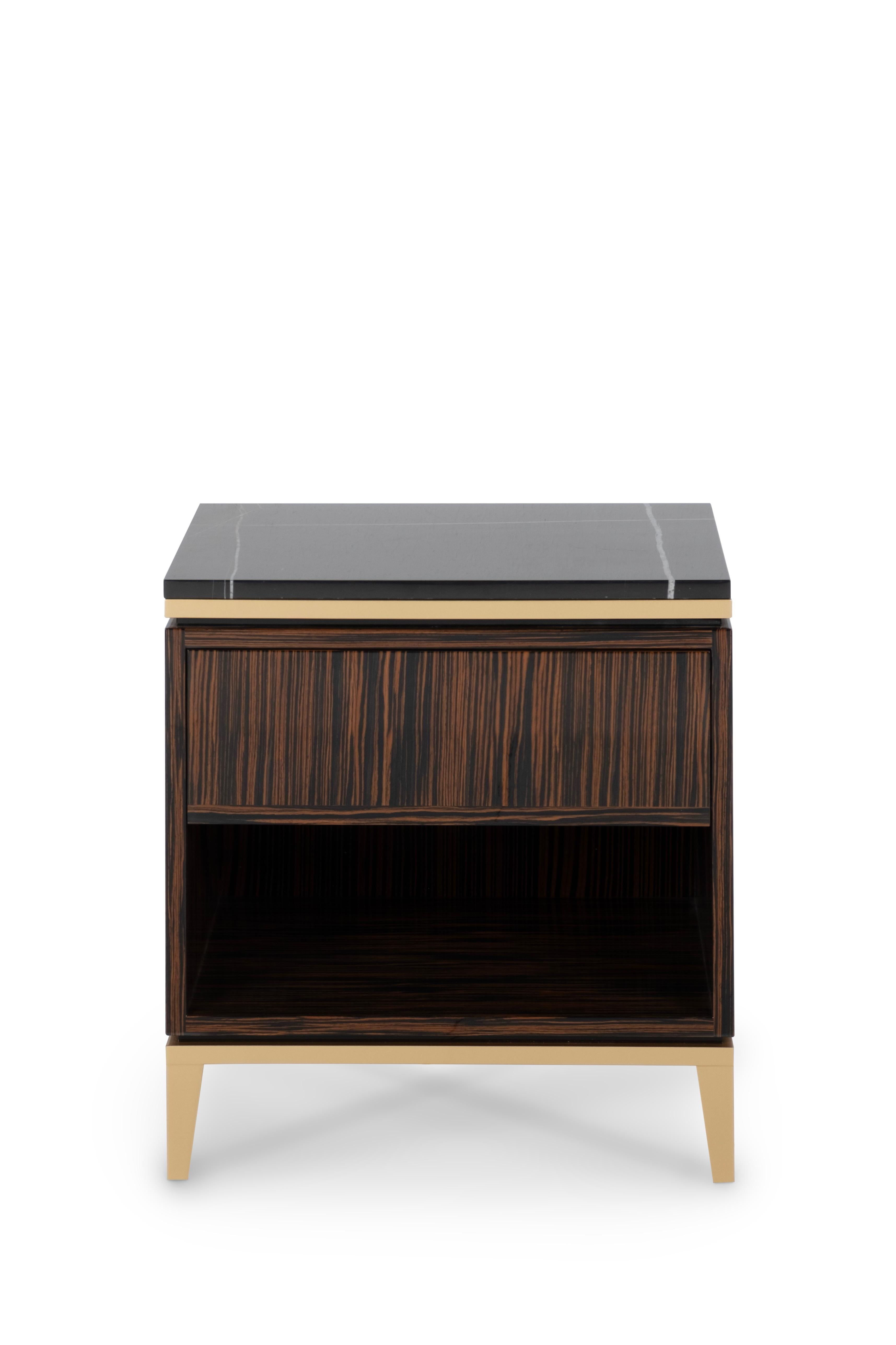 Portugais Art déco Valquiria Set/2 tables de chevet, Sahara Noir, laiton, fait main Greenapple en vente