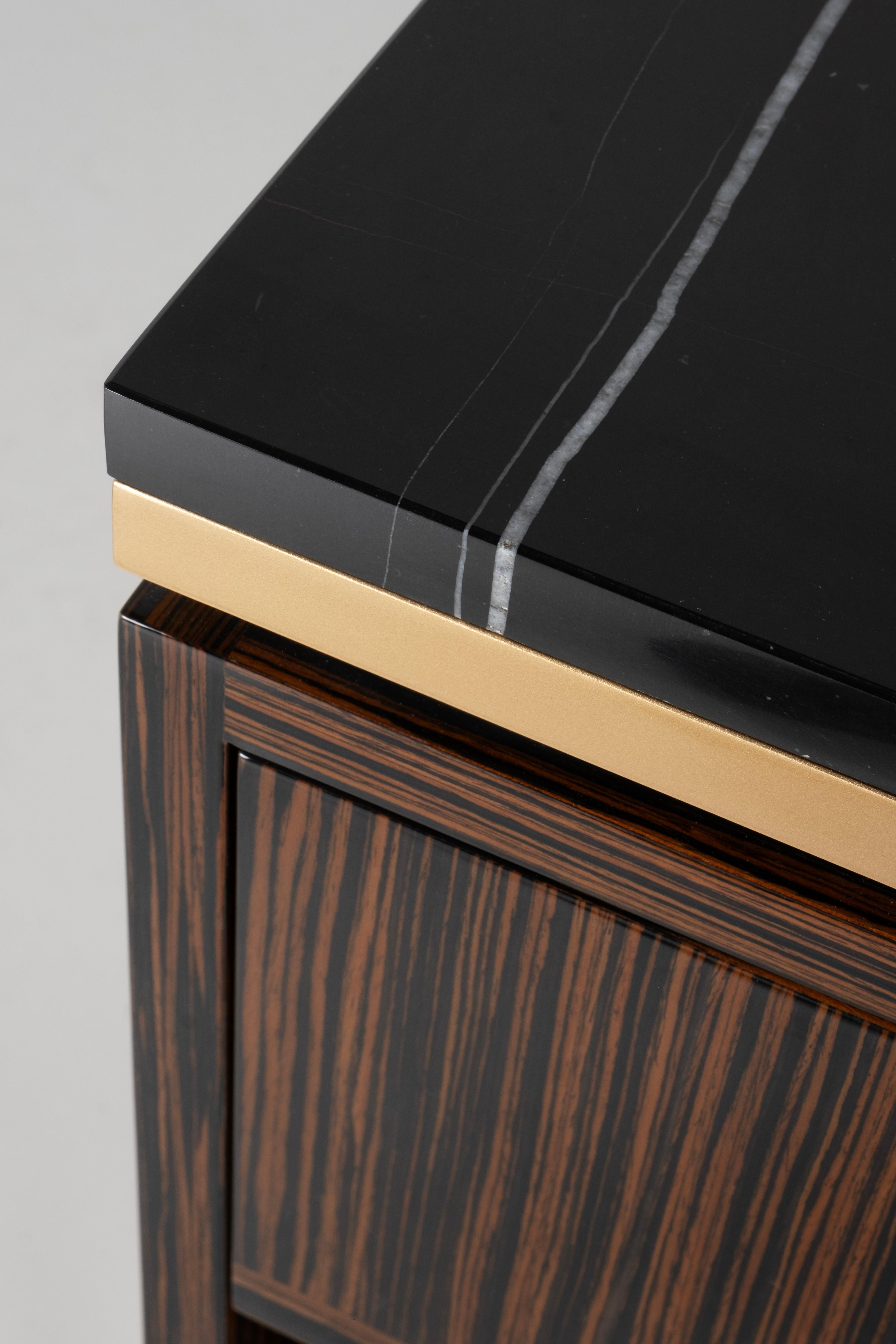 Art déco Valquiria Set/2 tables de chevet, Sahara Noir, laiton, fait main Greenapple Neuf - En vente à Lisboa, PT