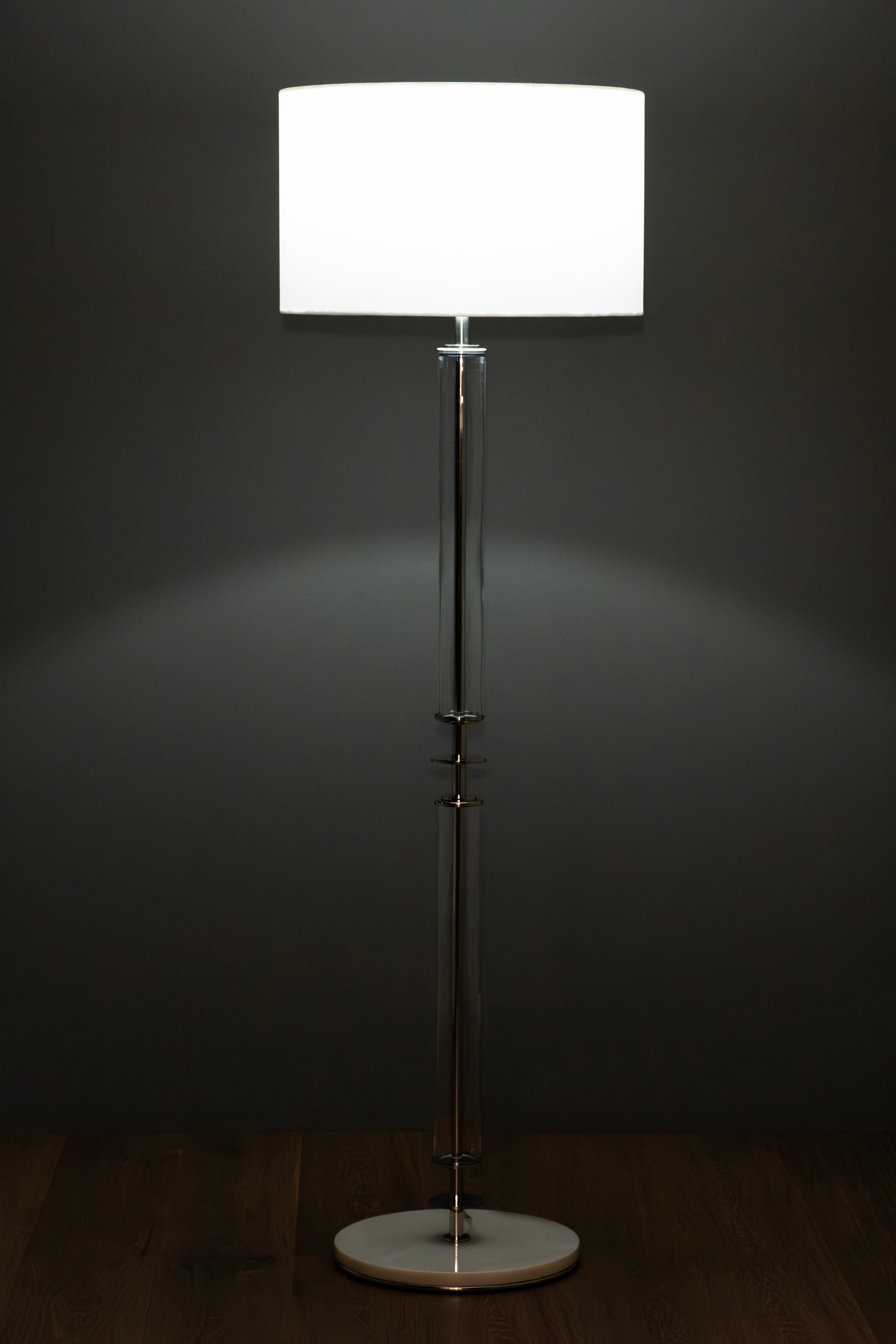 Valverde floor lamp, Modern Collection, Handcrafted in Portugal - Europe by GF Modern.

The luxurious Art Deco floor lamp Valverde creates a subliminal ambience for extraordinary living. The two cylindrical details made of clear glass harmonize with
