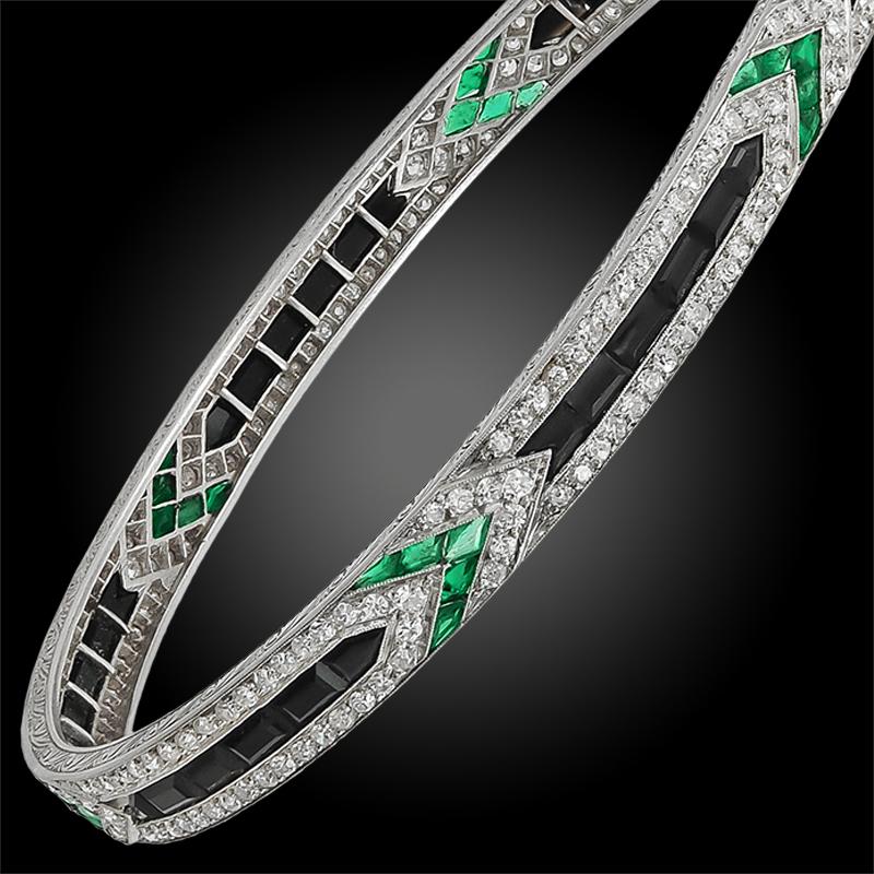 Art déco Van Cleef & Arpels Bracelet jonc art déco en platine, diamant, émeraude et onyx 