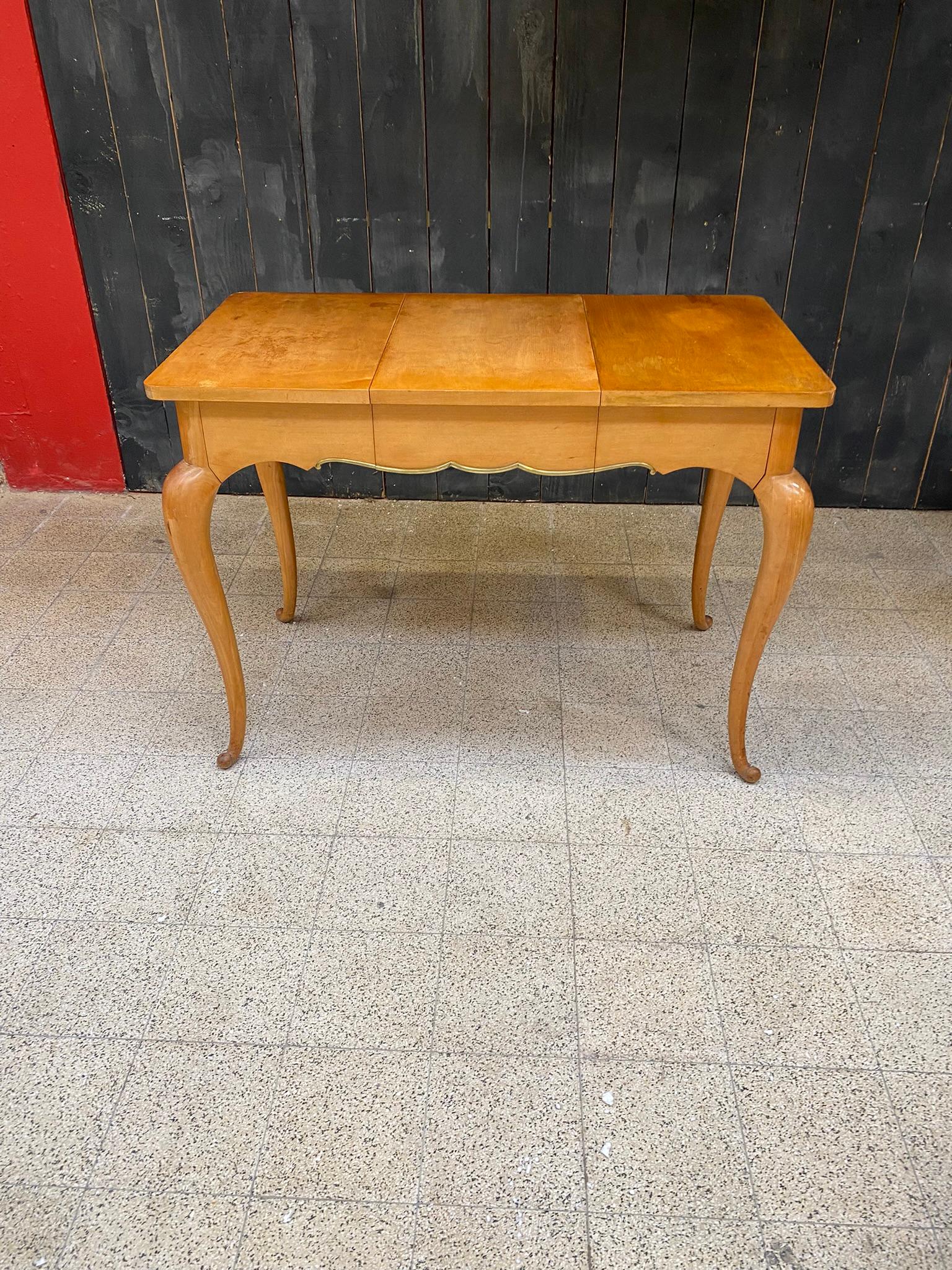 Original vanitie and its Art Deco stool in sycamore, circa 1940-1950.
Small lack of veneer in one corner (see photo)
Varnish to redo.