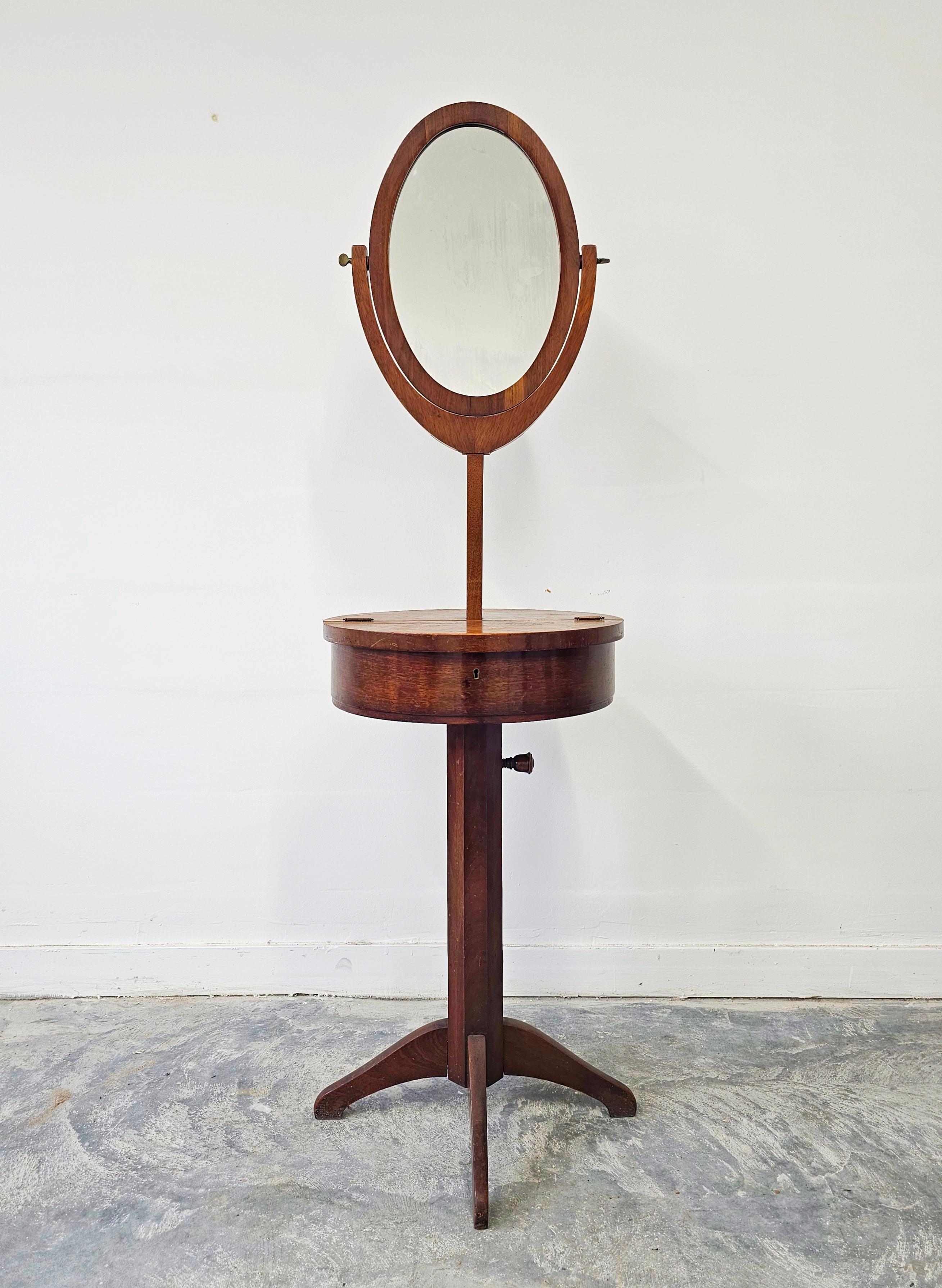 Art Déco Vanità Art Deco per uomo o basamento da barba con specchio in mogano in vendita