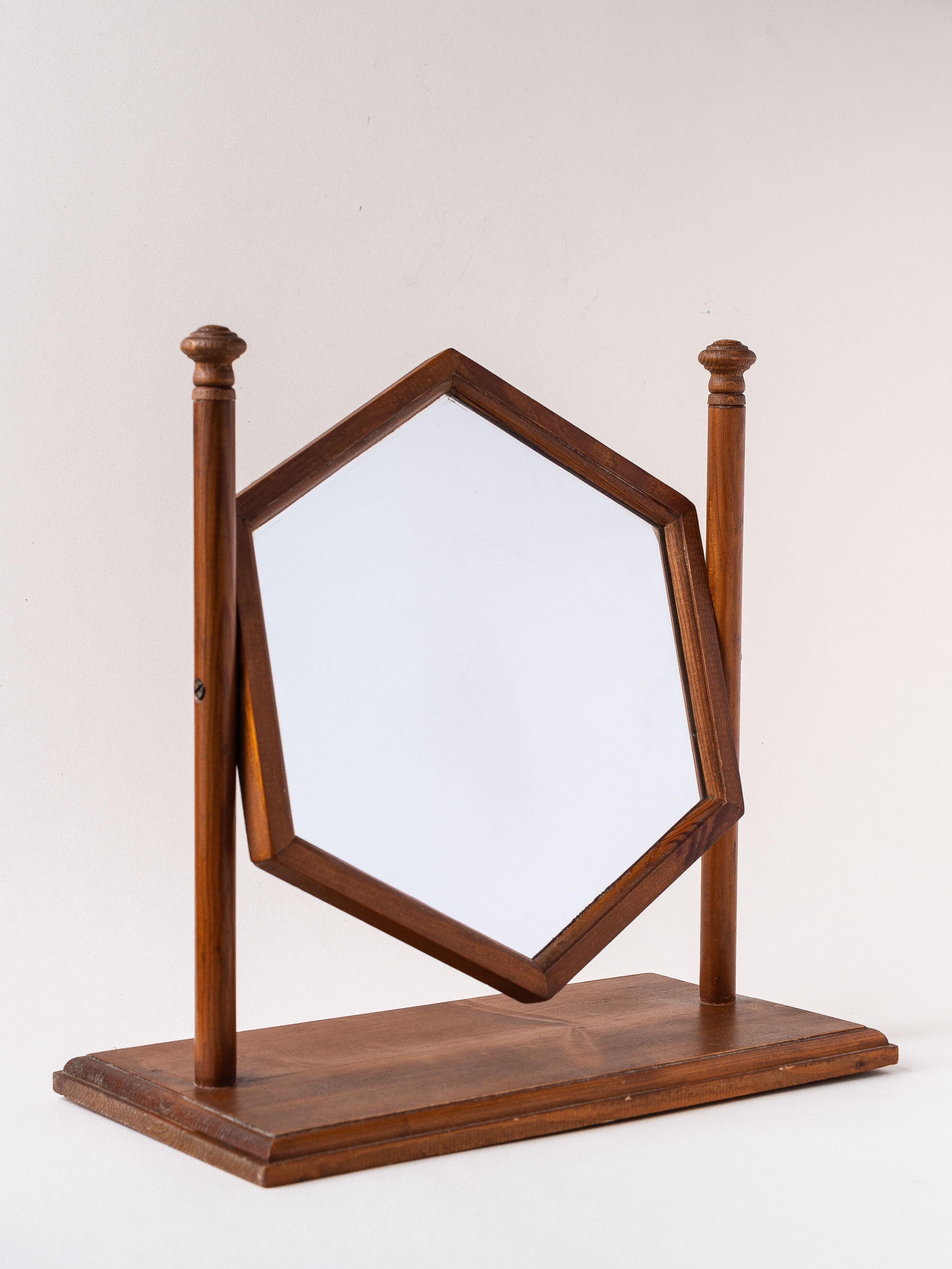 Art Deco Vanity Mirror in Pine Wood from the 1940s.

This vanity mirror is remarkable due to its hexagonal shape, which gives it a very contemporary feel, even though it was manufactured in the 1940s.

The mirror can rotate in order to be positioned