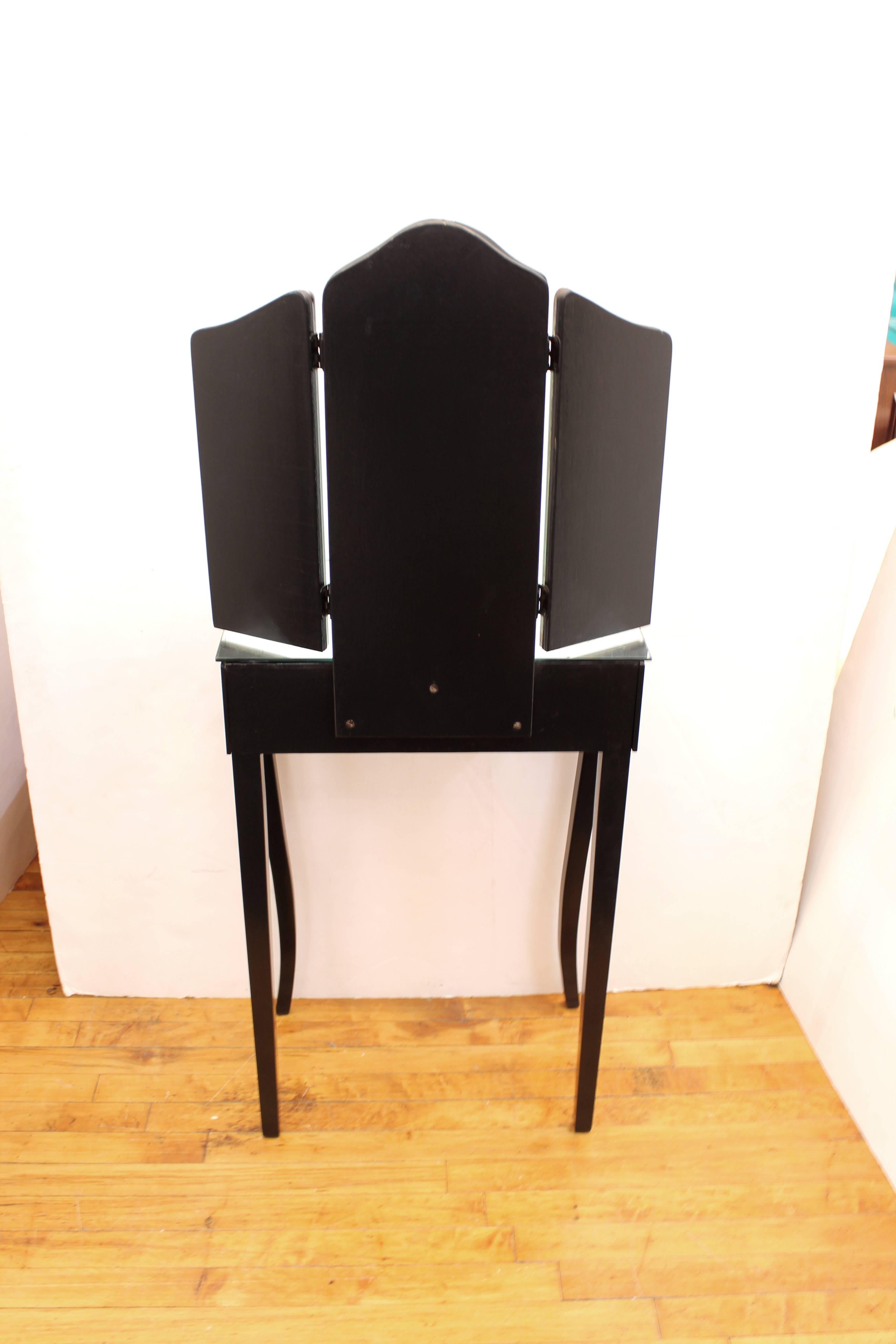 Art Deco Vanity with Mirrored Surface and Trifold Mirror In Good Condition In New York, NY