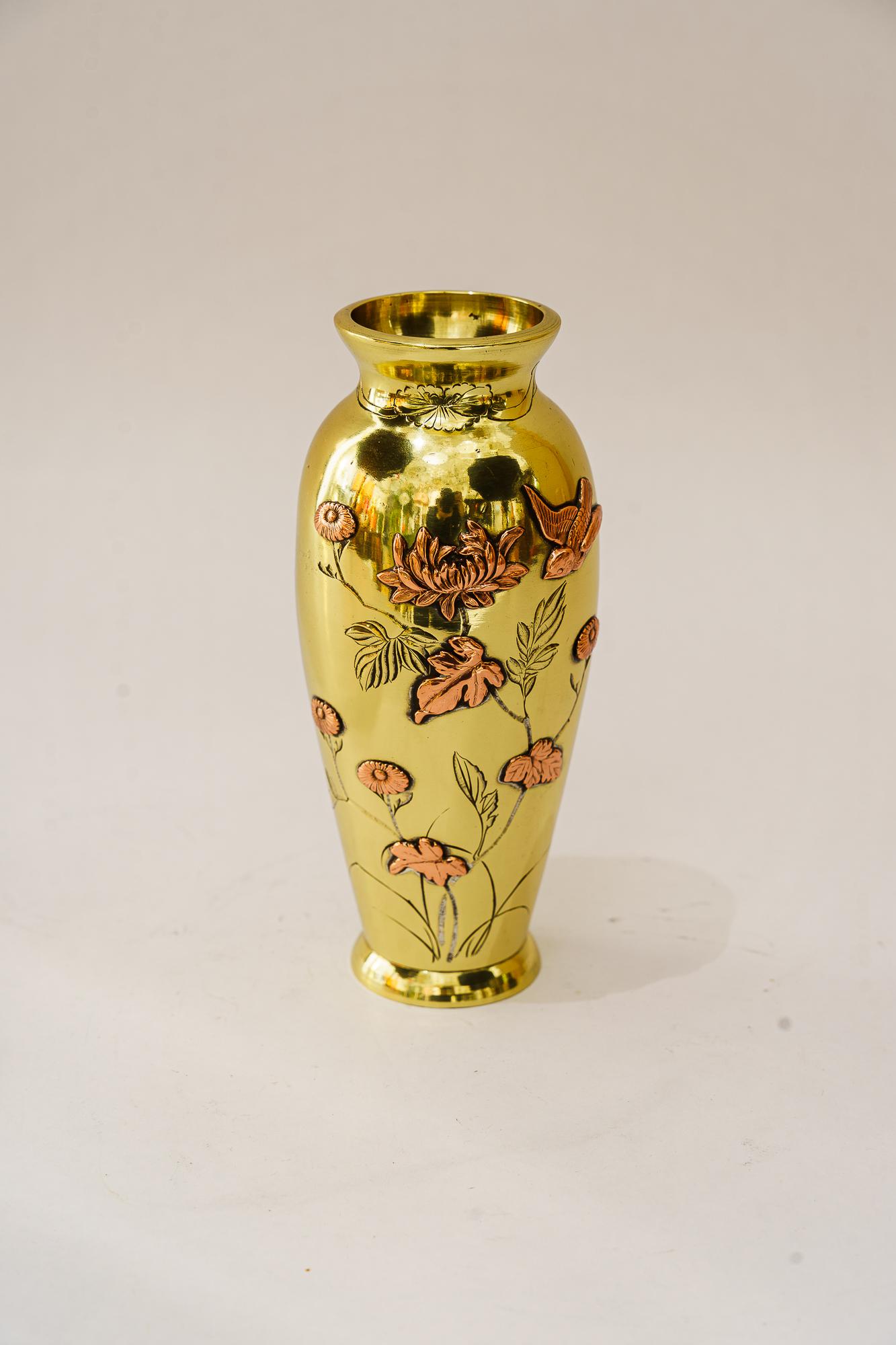 Vase Art Déco viennois conbination laiton et cuivre des années 1920
Polis et émaillés au four