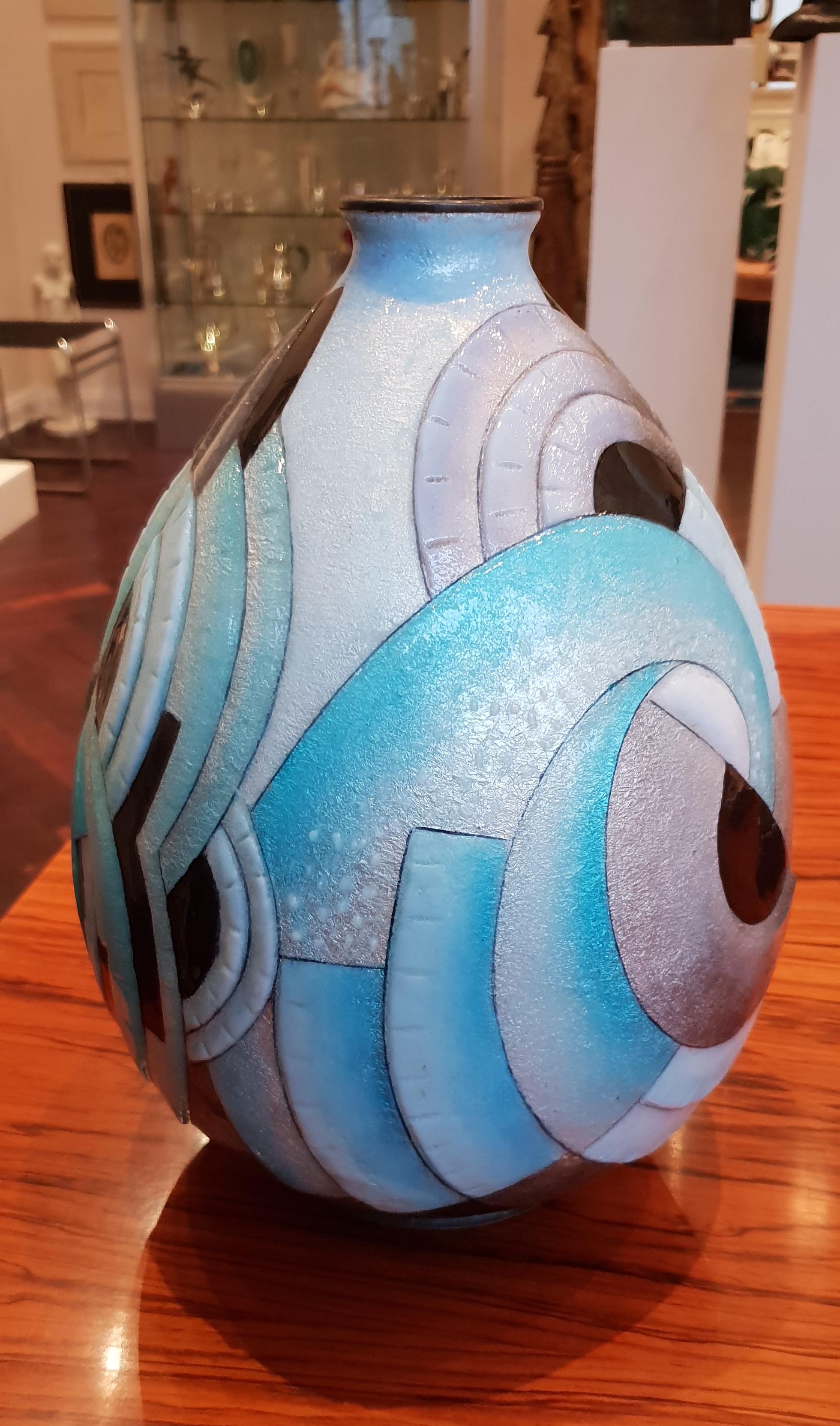 Enameled cooper vase by Camille Fauré ( 1872-1952 ), Limoges.
With geometric high relief in two-ton blue, grey, white and black. Signature to paint on in gold color: C. Fauré Limoges
Height: 12.2 in ( 31 cm ), Diameter 10 in ( 25,4 cm )