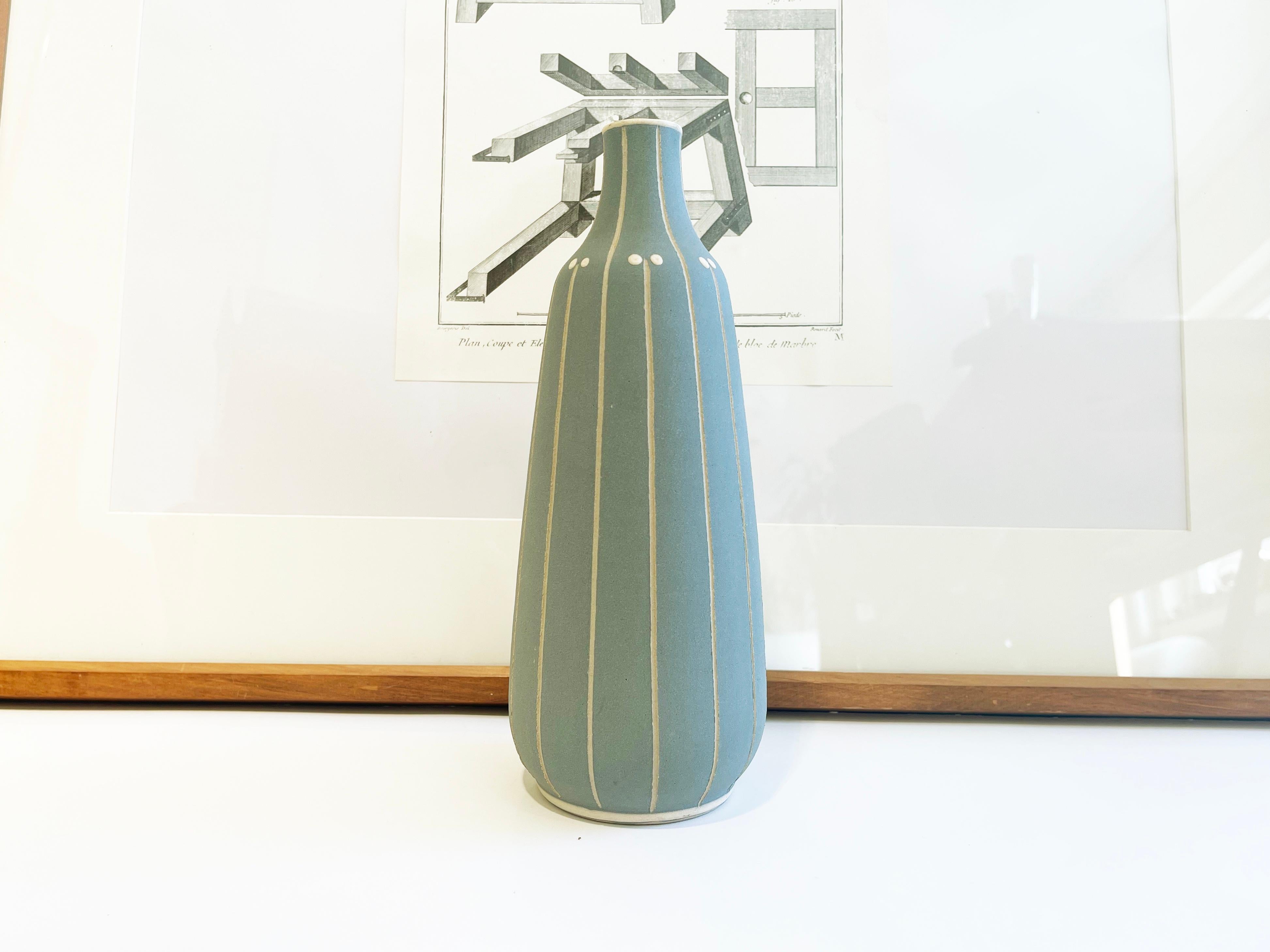 Absolutely rare piece & fantastic art deco shape and design by Carl Fischer from the late 20s to 30s.
Minimalist, abstract & boldly playful.
The ceramic comes in a completely rough matte finish of pastel turquoise/light blue, with incised natural