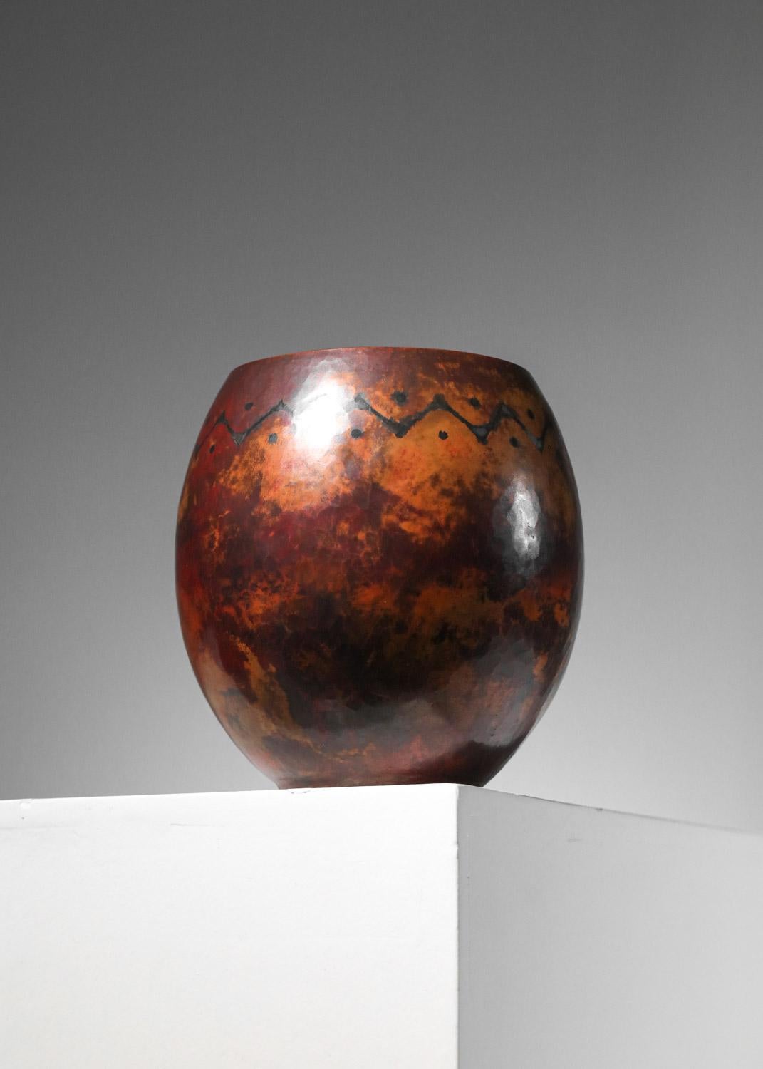 Vaso Art Deco di Claudius Linossier in rame martellato in vendita 5