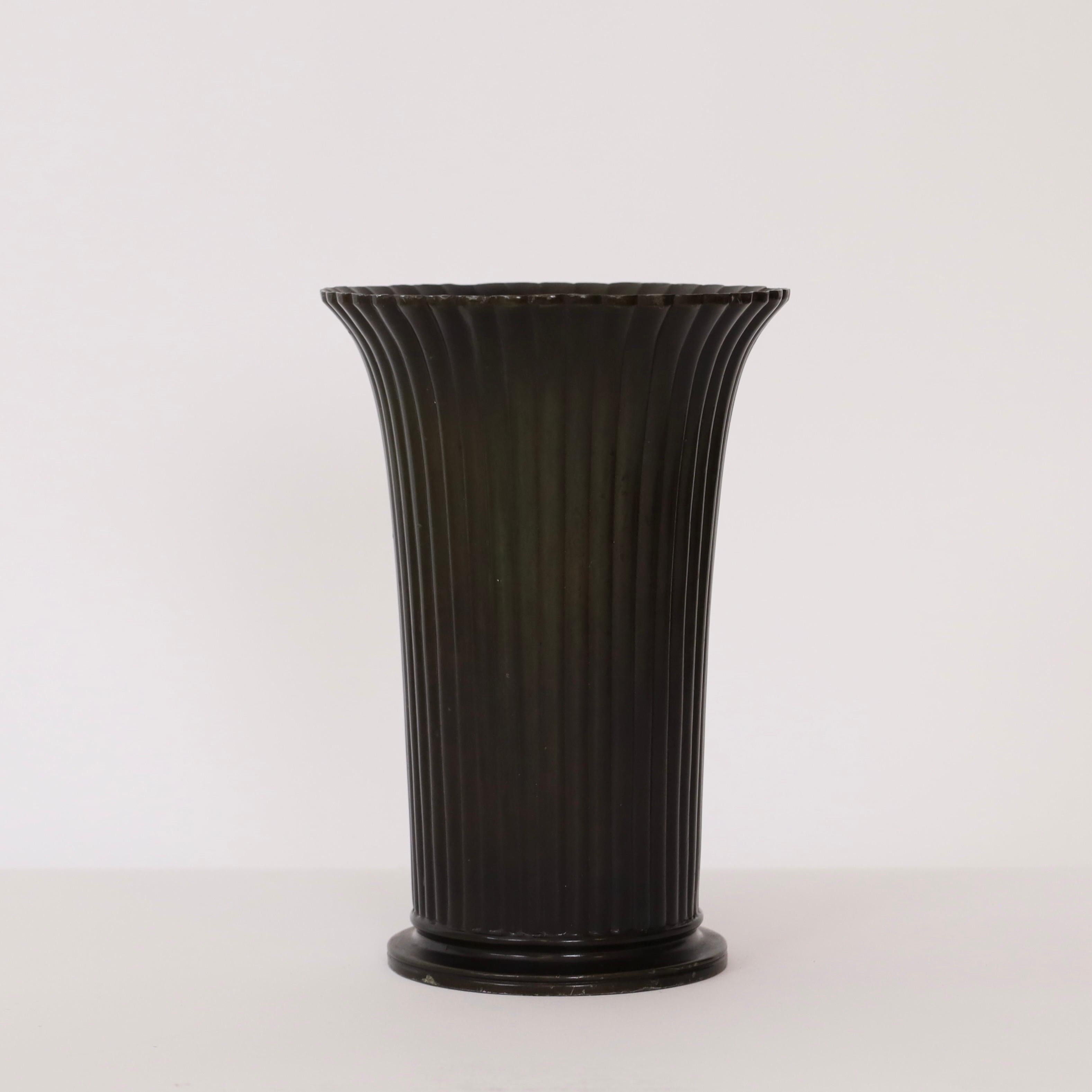 Art deco vase by Just Andersen, 1940s, Denmark In Good Condition For Sale In Værløse, DK
