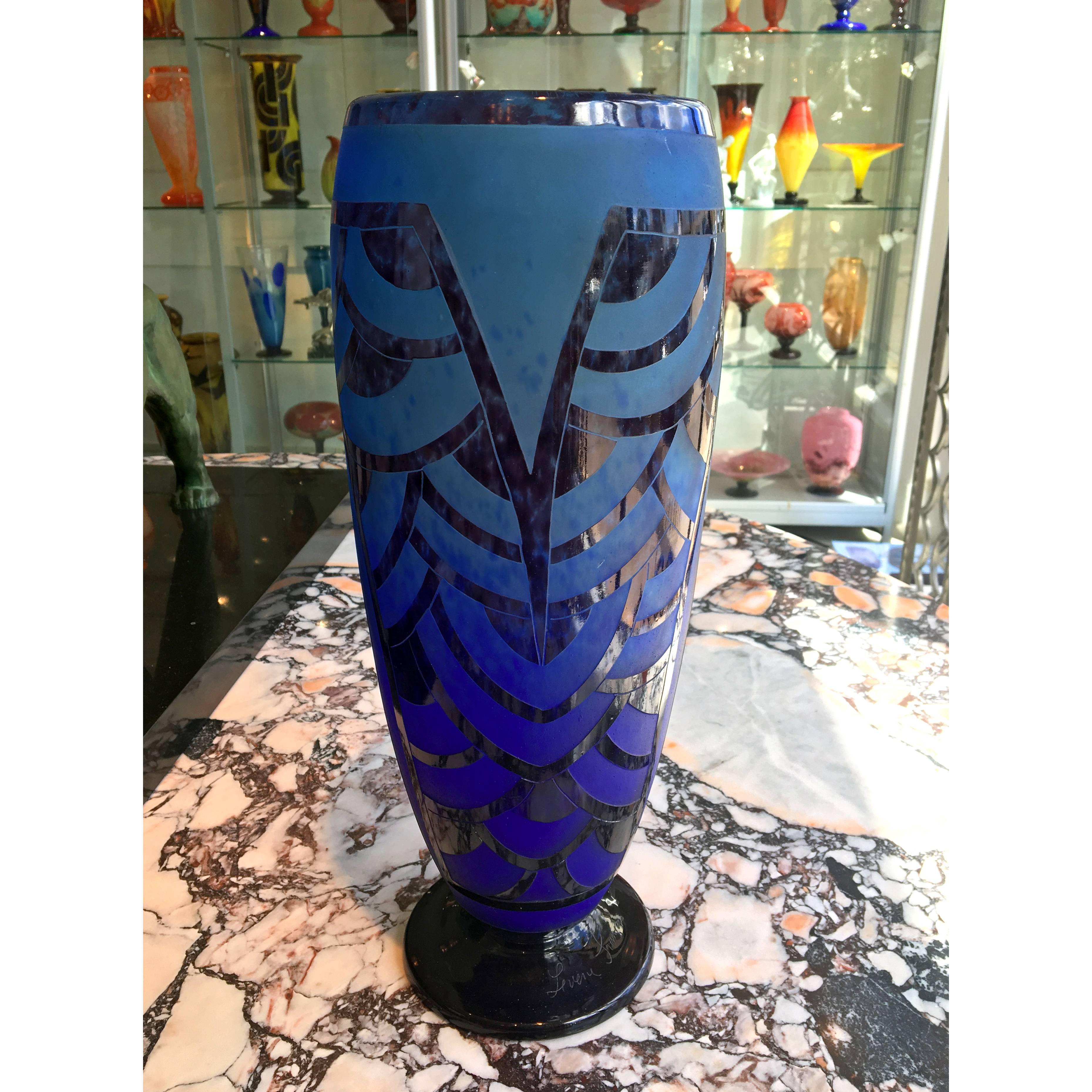 A beautiful Art Deco blue glass vase with purple and cobalt blue overlay acid-etched in the Nenuphars Bleus geometric pattern.
Made in France 
circa 1928
Signature: Le Verre Francais.
 