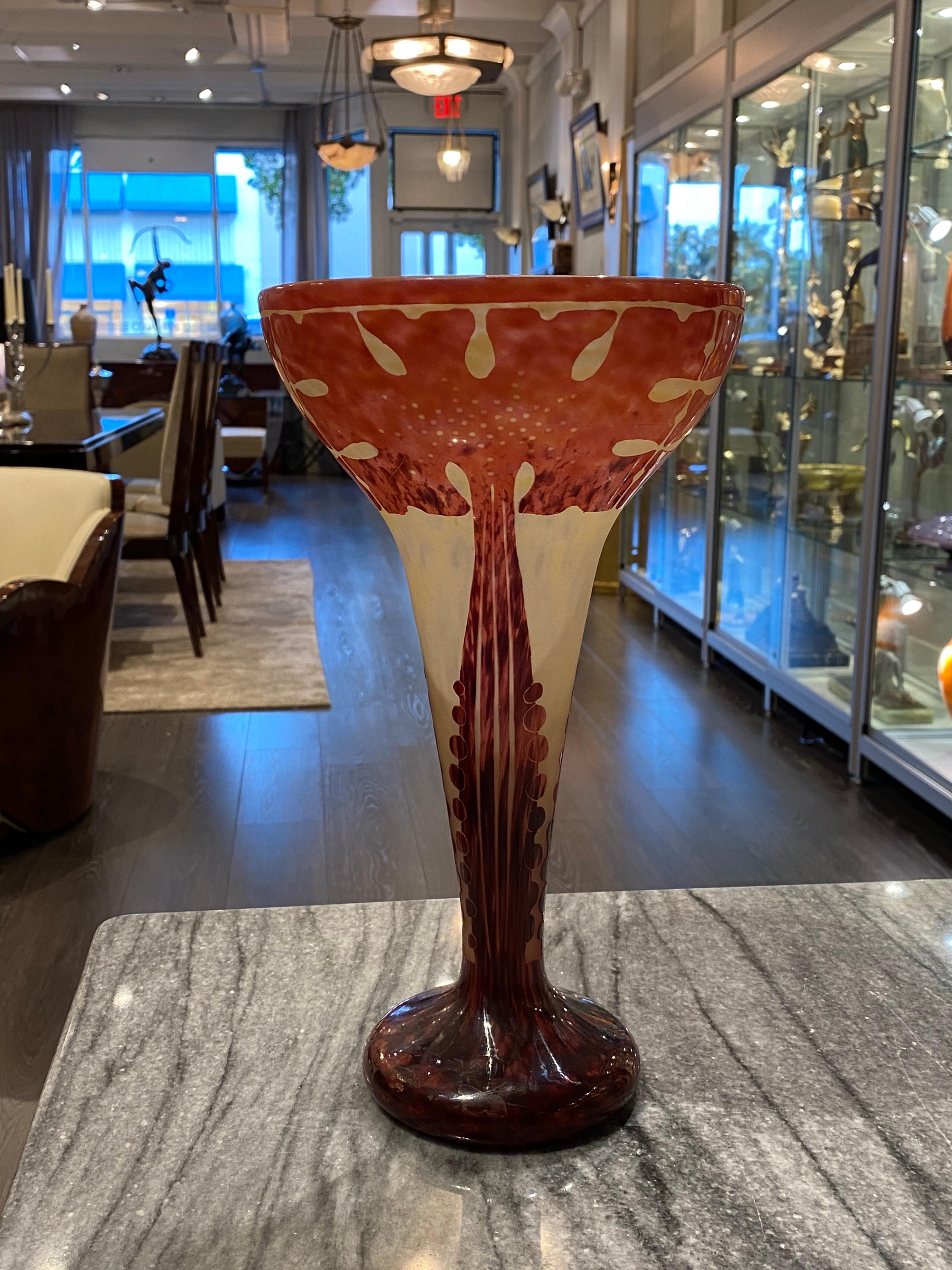 Art Deco Amarantes Glass Vase by Le Verre Francais In Good Condition For Sale In Miami, FL
