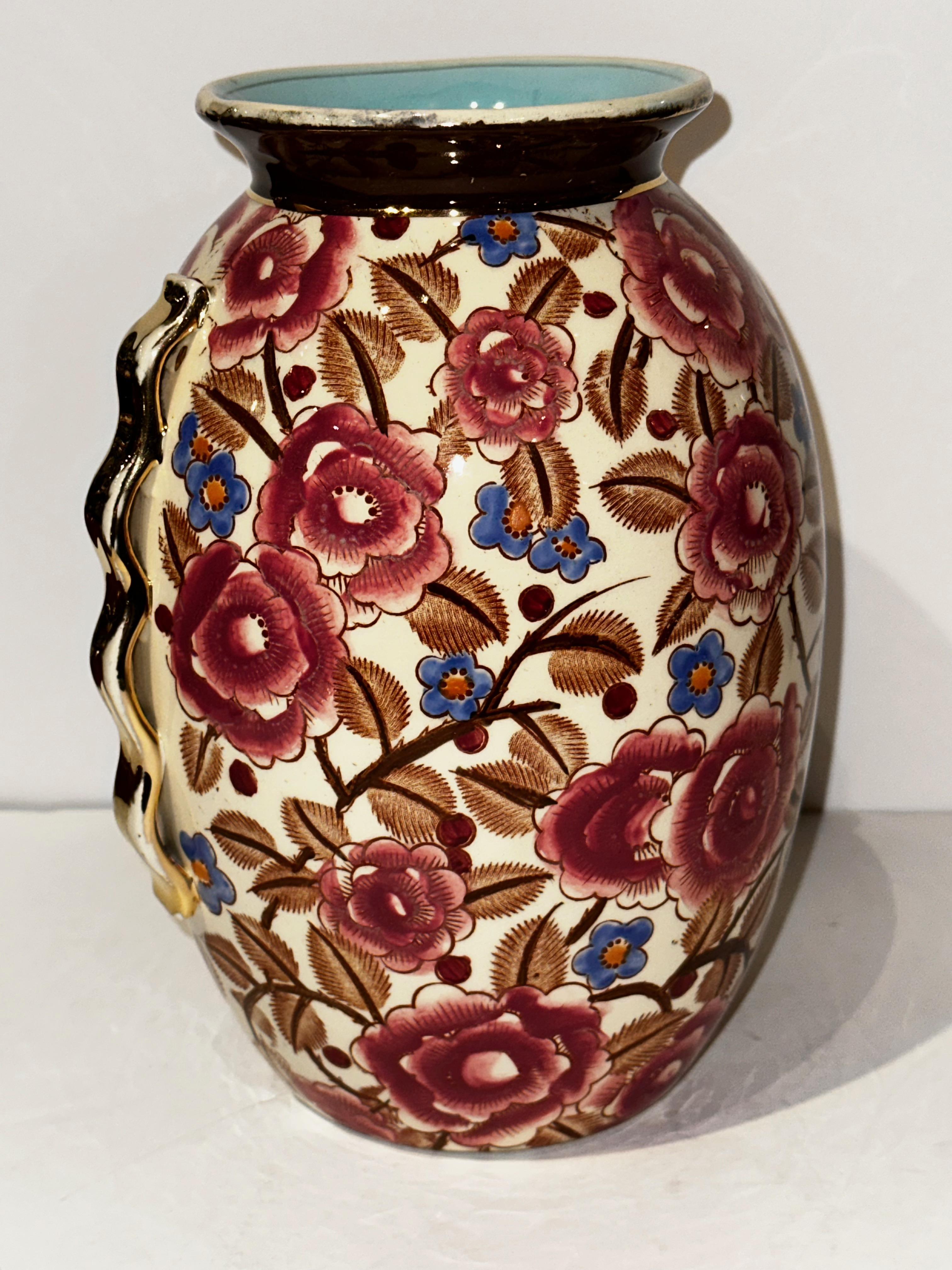 Schöne Art-Déco-Vase von Raymond Chevalier für Boch La Louviere mit Blumenmuster (Belgisch) im Angebot