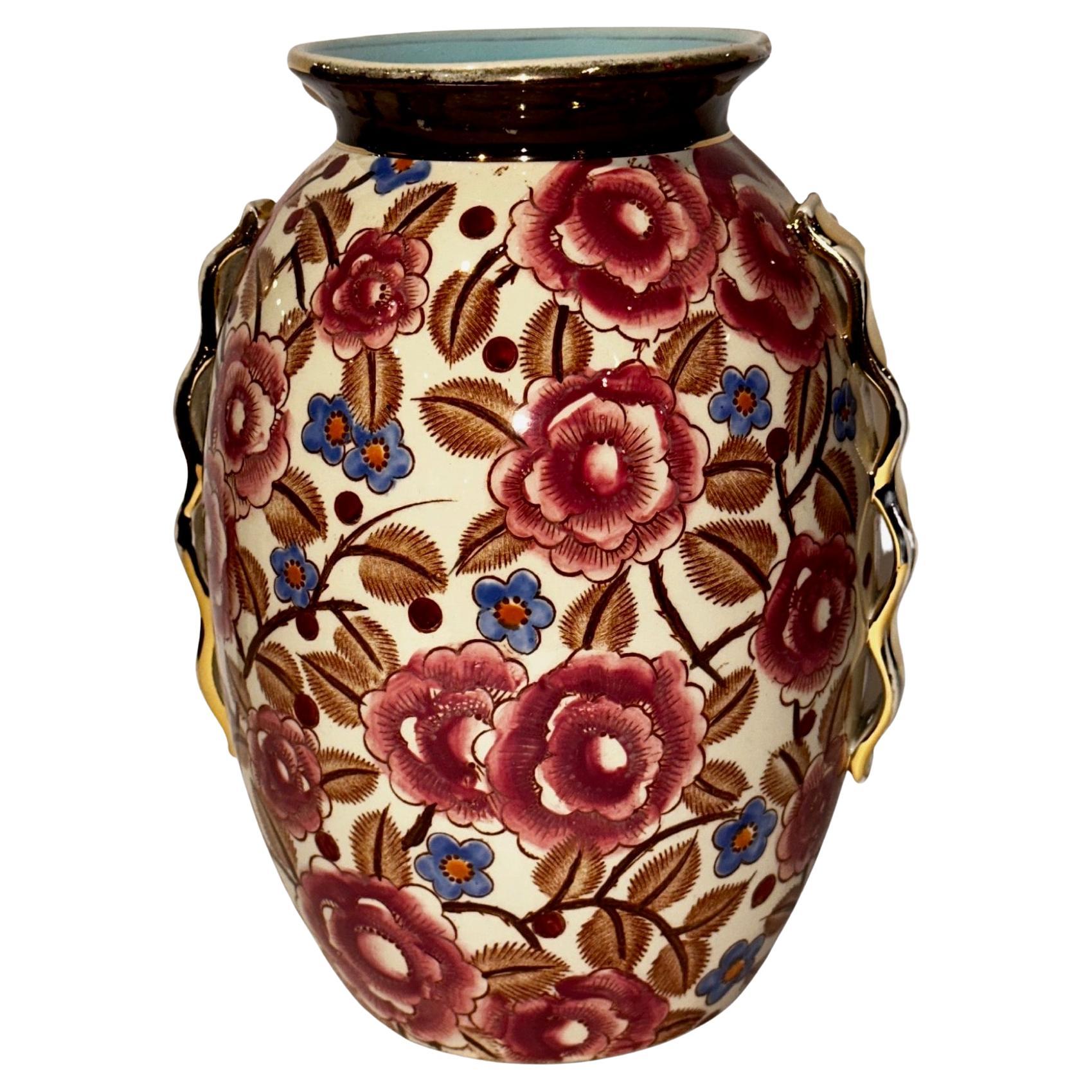 Schöne Art-Déco-Vase von Raymond Chevalier für Boch La Louviere mit Blumenmuster im Angebot