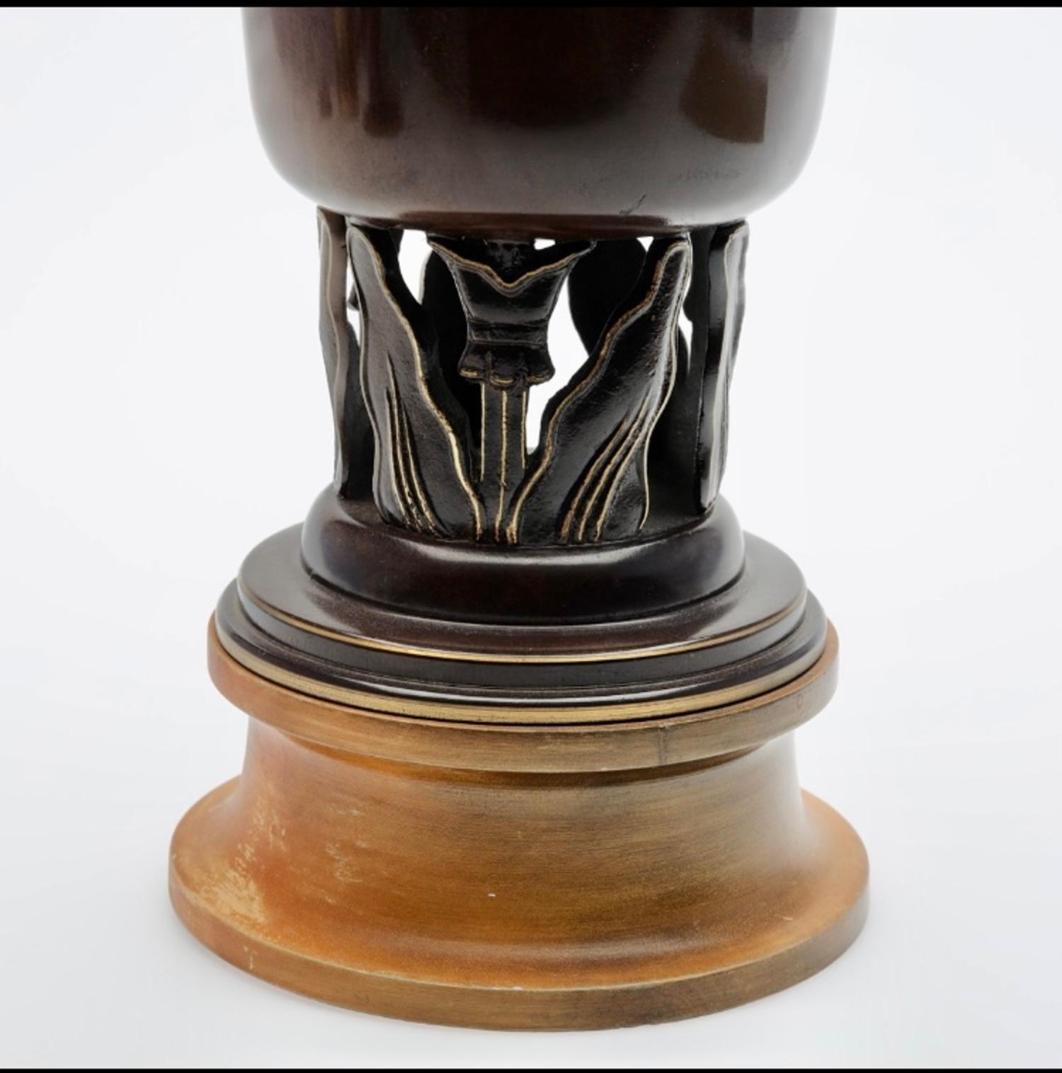 Vase Art déco d'Ystad en bronze  Métal en Suède en vente 7