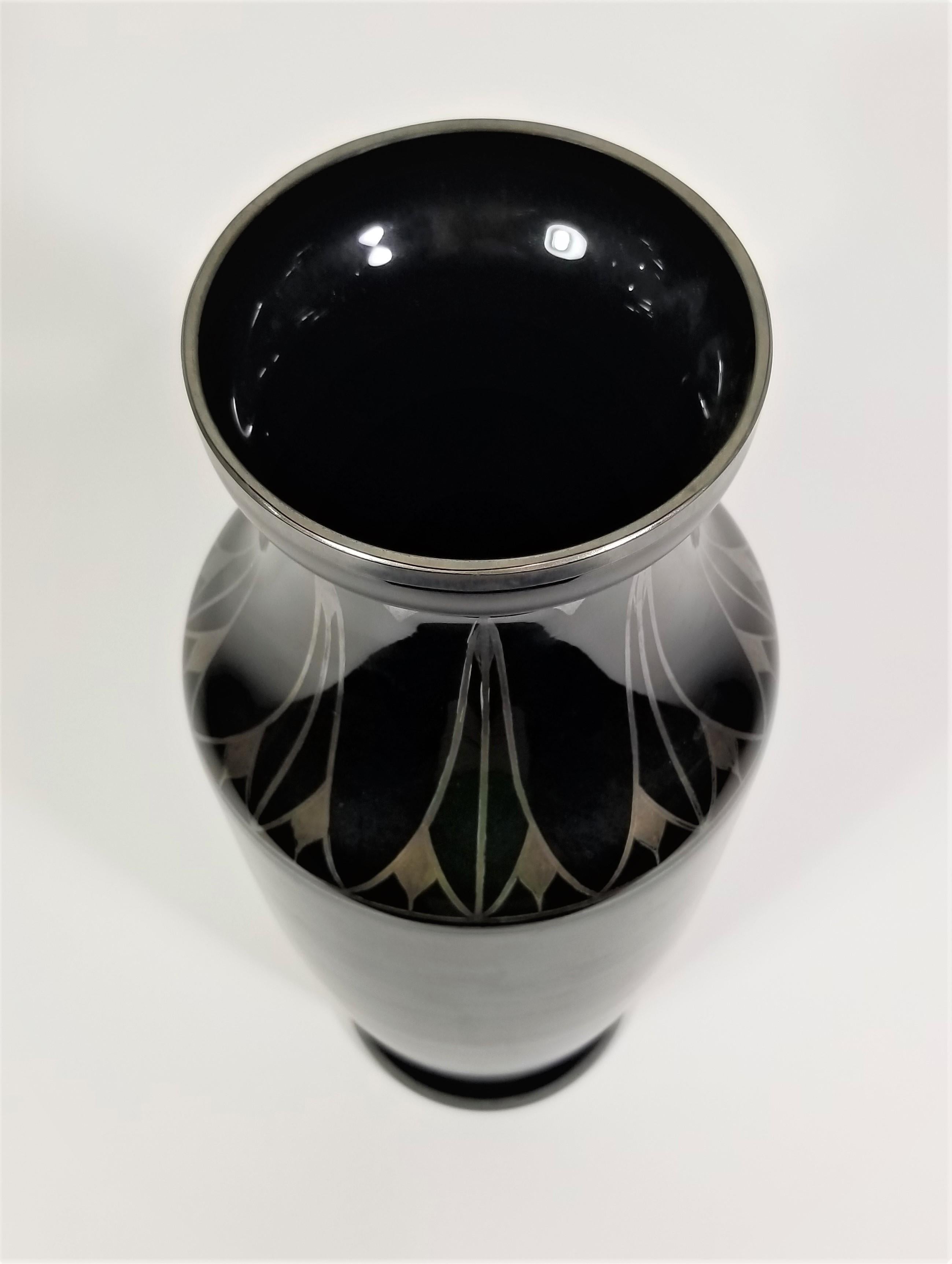 Art Deco Vase Czechoslovakia In Excellent Condition For Sale In New York, NY