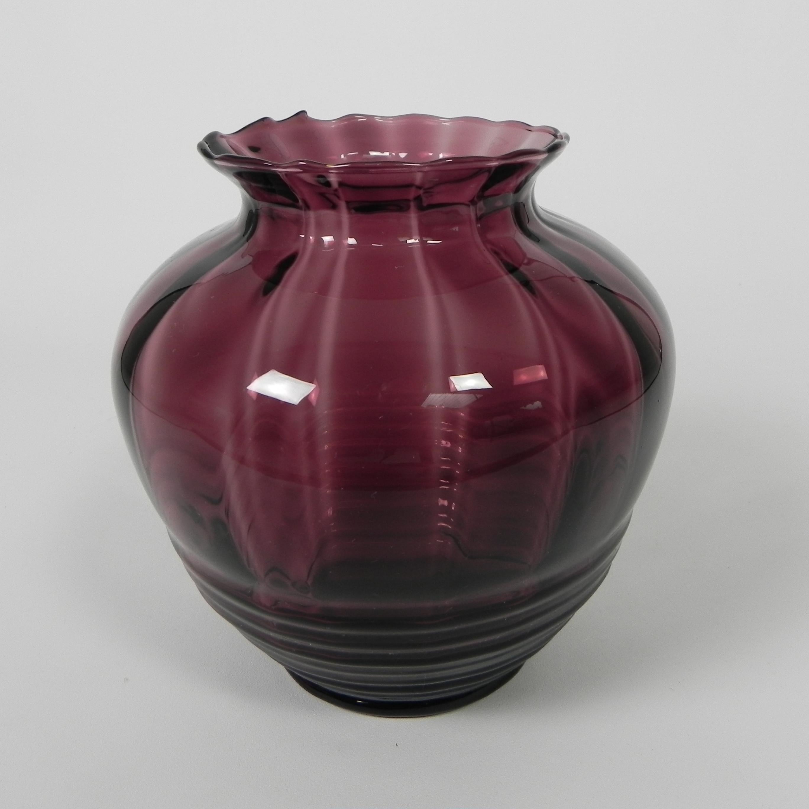 Belgian Art Deco vase Doyen, purple glass, 1930s For Sale