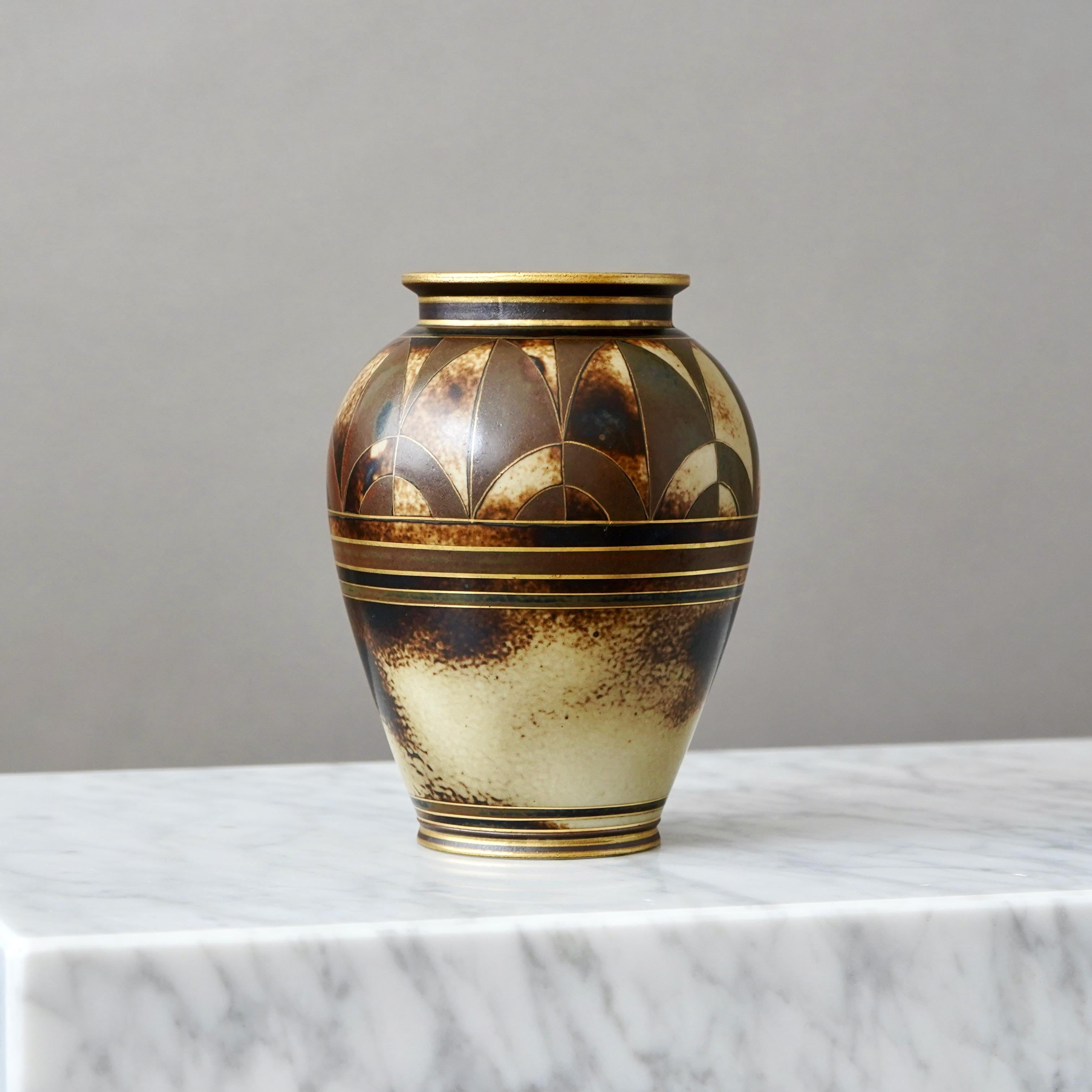 Ceramica Vaso Art Deco in marrone e oro di Gunnar Nylund per ALP, Svezia, anni '30 in vendita