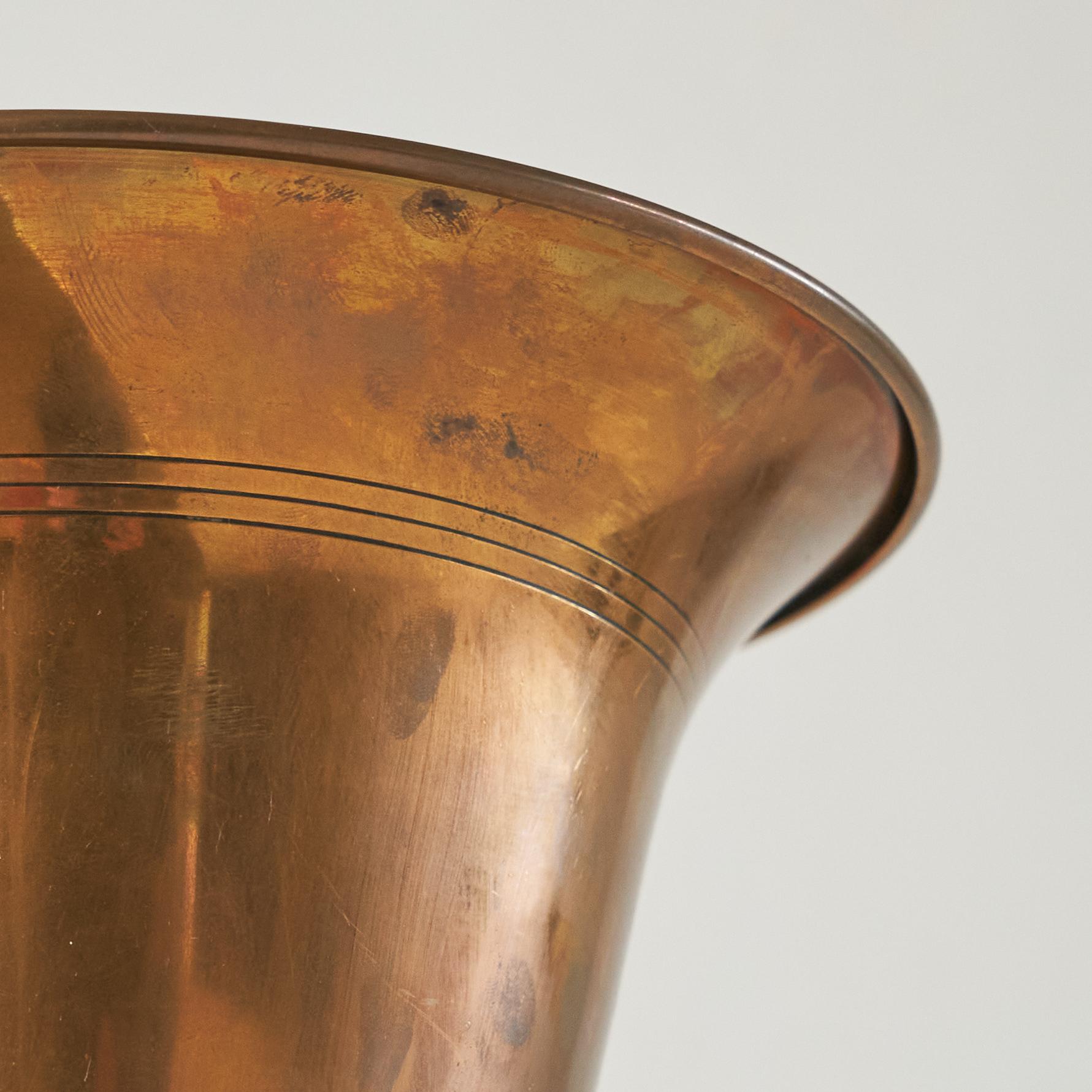 Hand-Crafted Art Deco Vase in Copper and Wood 1930s For Sale