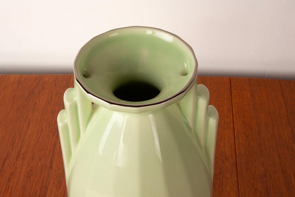 Art Deco vase in fine earthenware in apple green, by Digoin-Sarreguemines 1960. im Angebot 3
