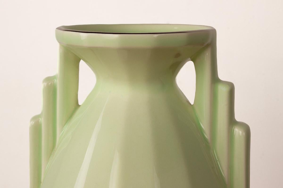 Art Deco vase in fine earthenware in apple green, by Digoin-Sarreguemines 1960. (Keramik) im Angebot
