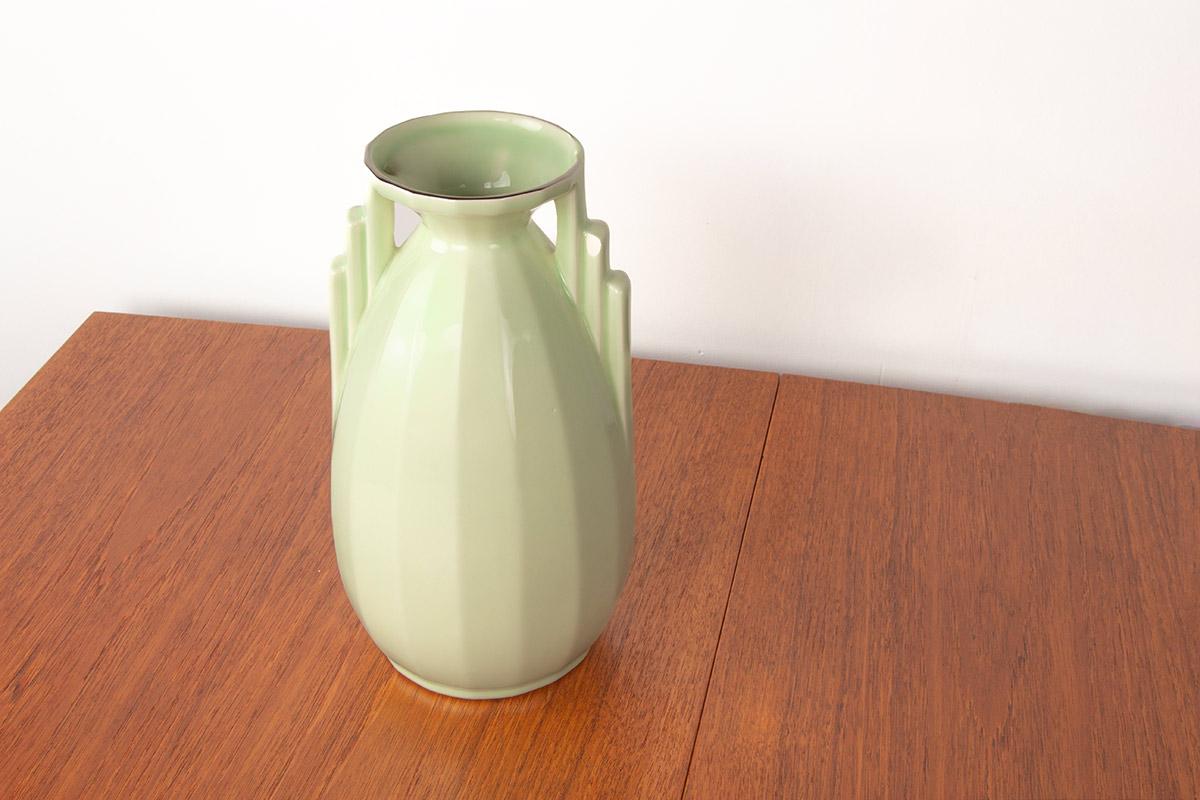 Art Deco vase in fine earthenware in apple green, by Digoin-Sarreguemines 1960. im Angebot 2