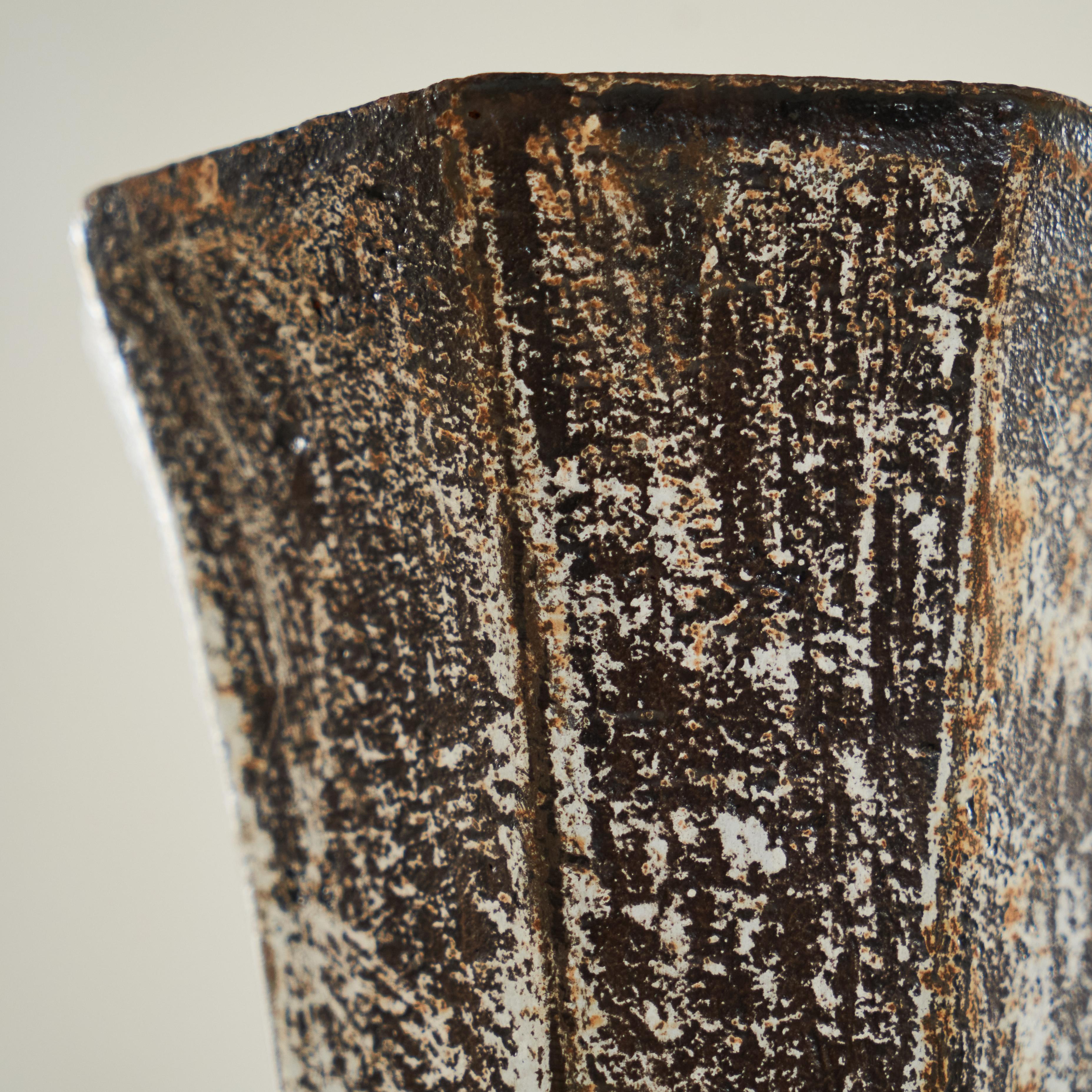 Métal Vase Art déco en métal patiné et rouillé des années 1930 en vente