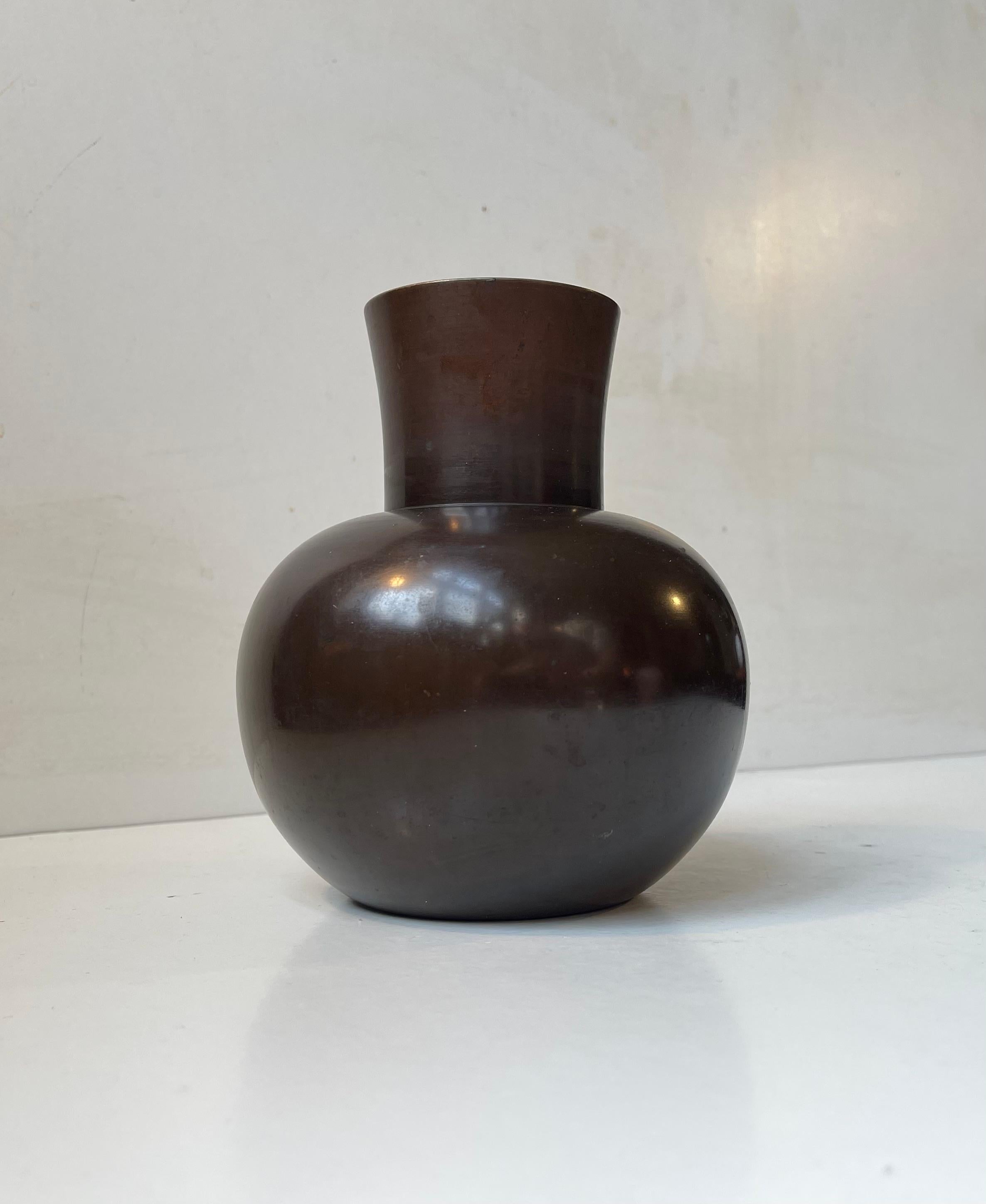 Art-Déco-Vase aus patinierter Bronze von Bdr. Grage Dänemark (Art déco) im Angebot