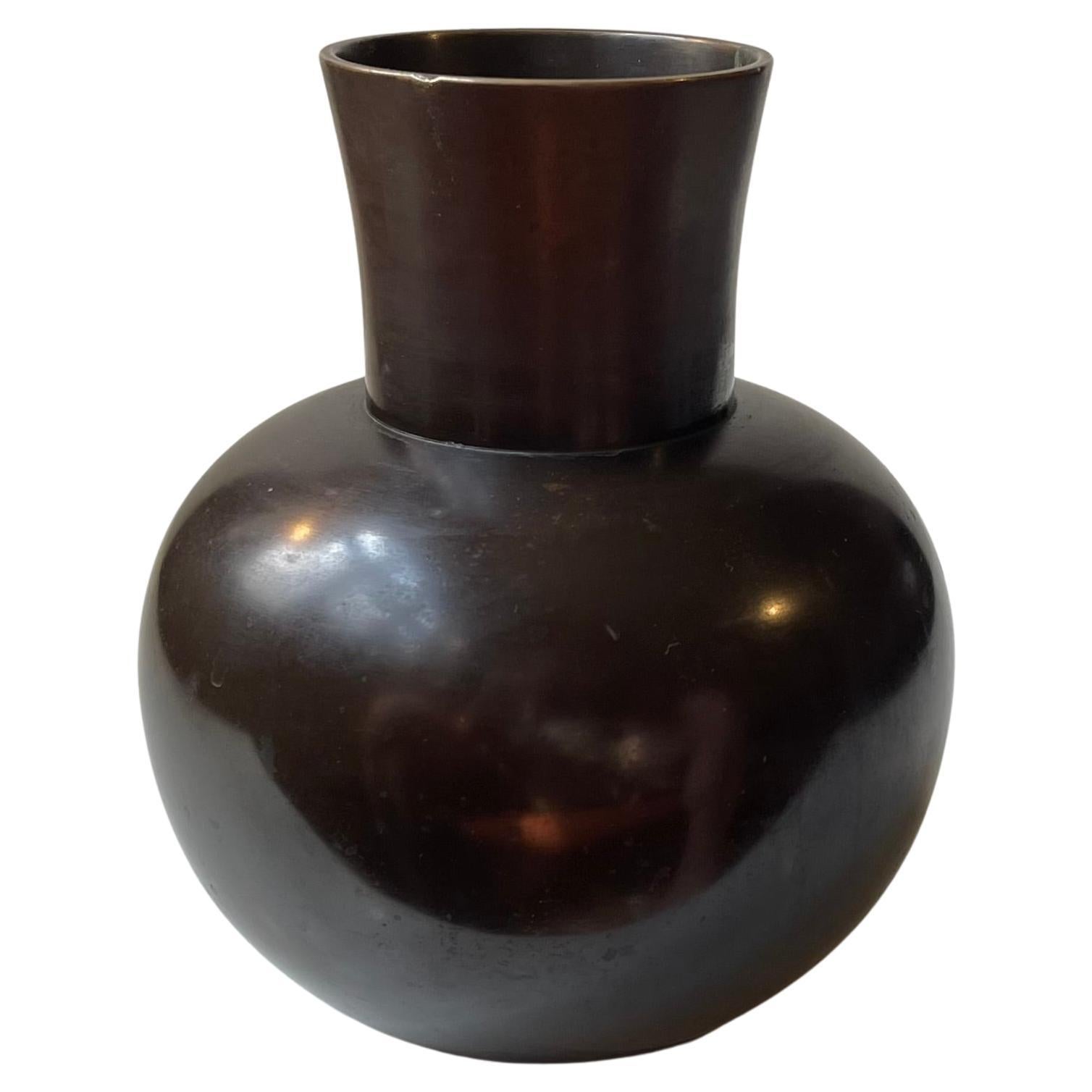 Art-Déco-Vase aus patinierter Bronze von Bdr. Grage Dänemark (Patiniert) im Angebot