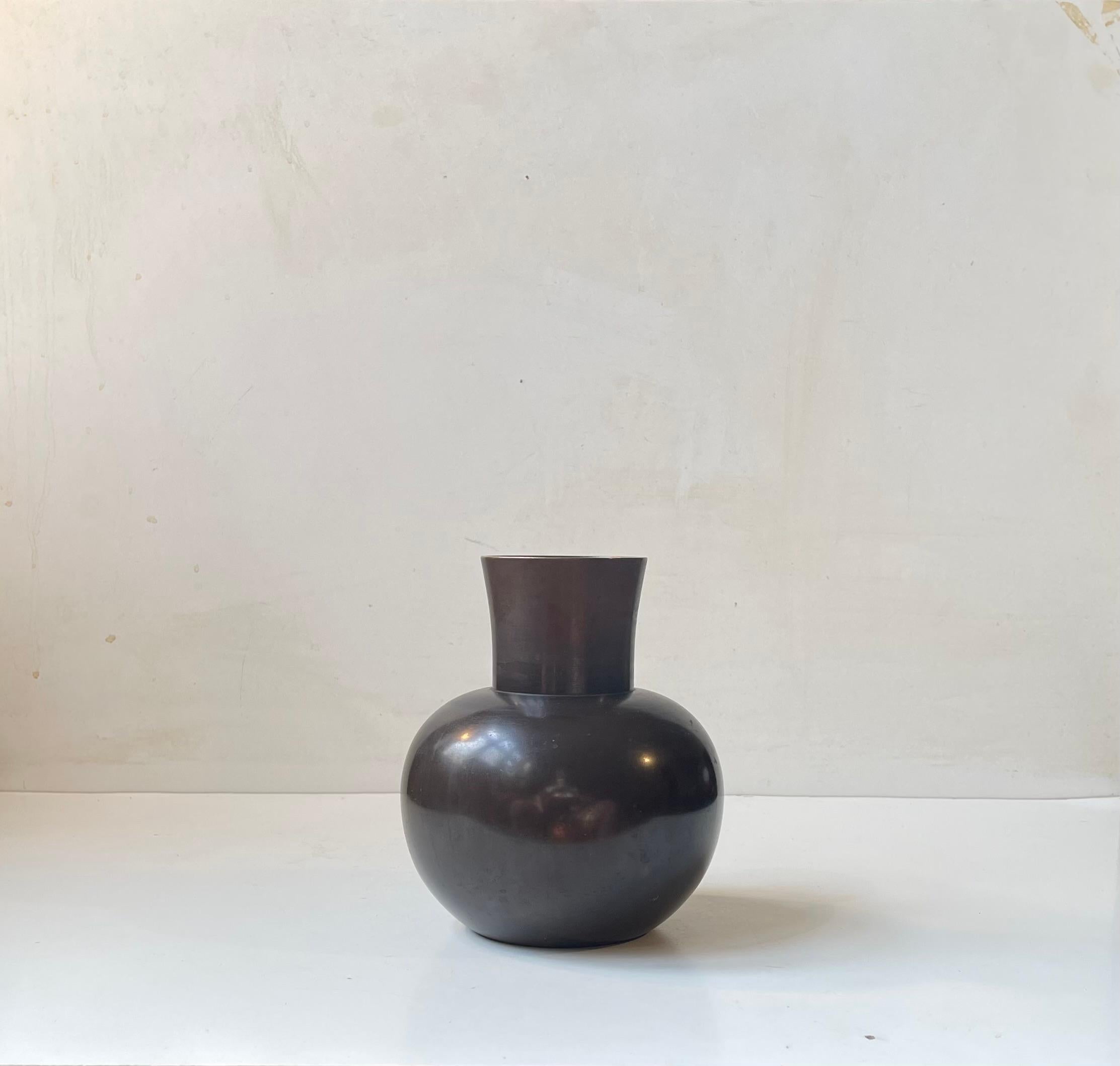 Art-Déco-Vase aus patinierter Bronze von Bdr. Grage Dänemark (20. Jahrhundert) im Angebot