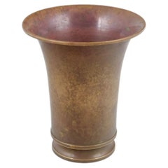 Art-Déco-Vase aus patinierter Bronze. Dänemark, 1940er Jahre