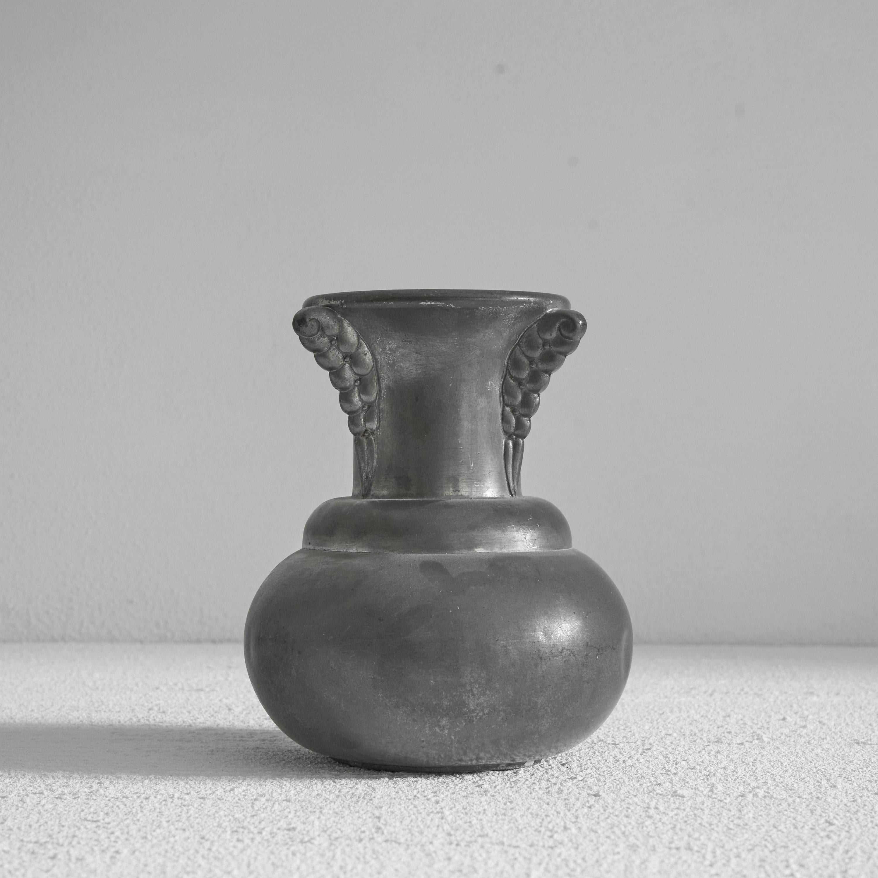 Art Deco Vase in Pewter 1