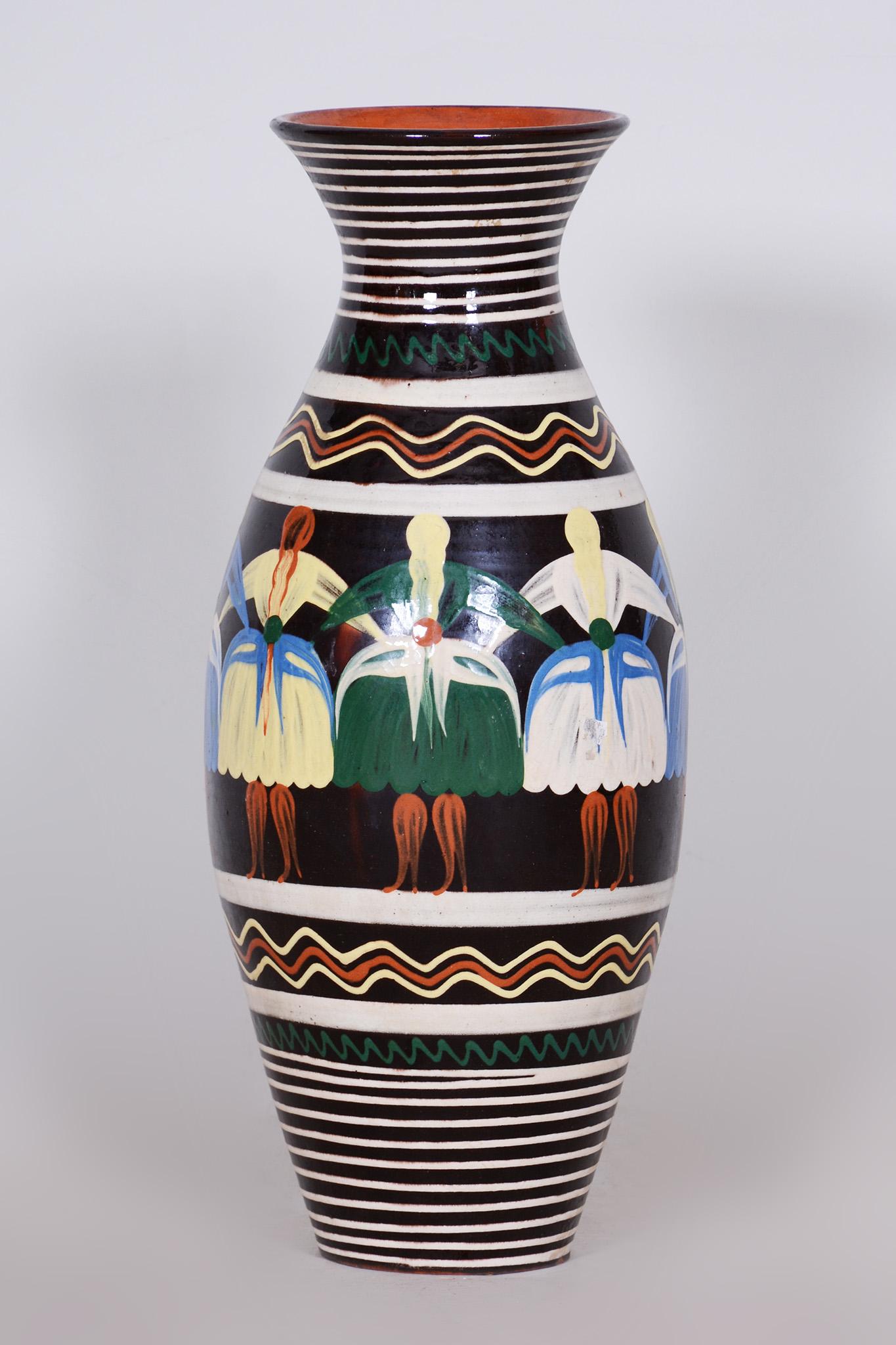 Art Deco Vase Made in 1940s Czechia, Hand Painted Slovak Motifs In Good Condition For Sale In Horomerice, CZ