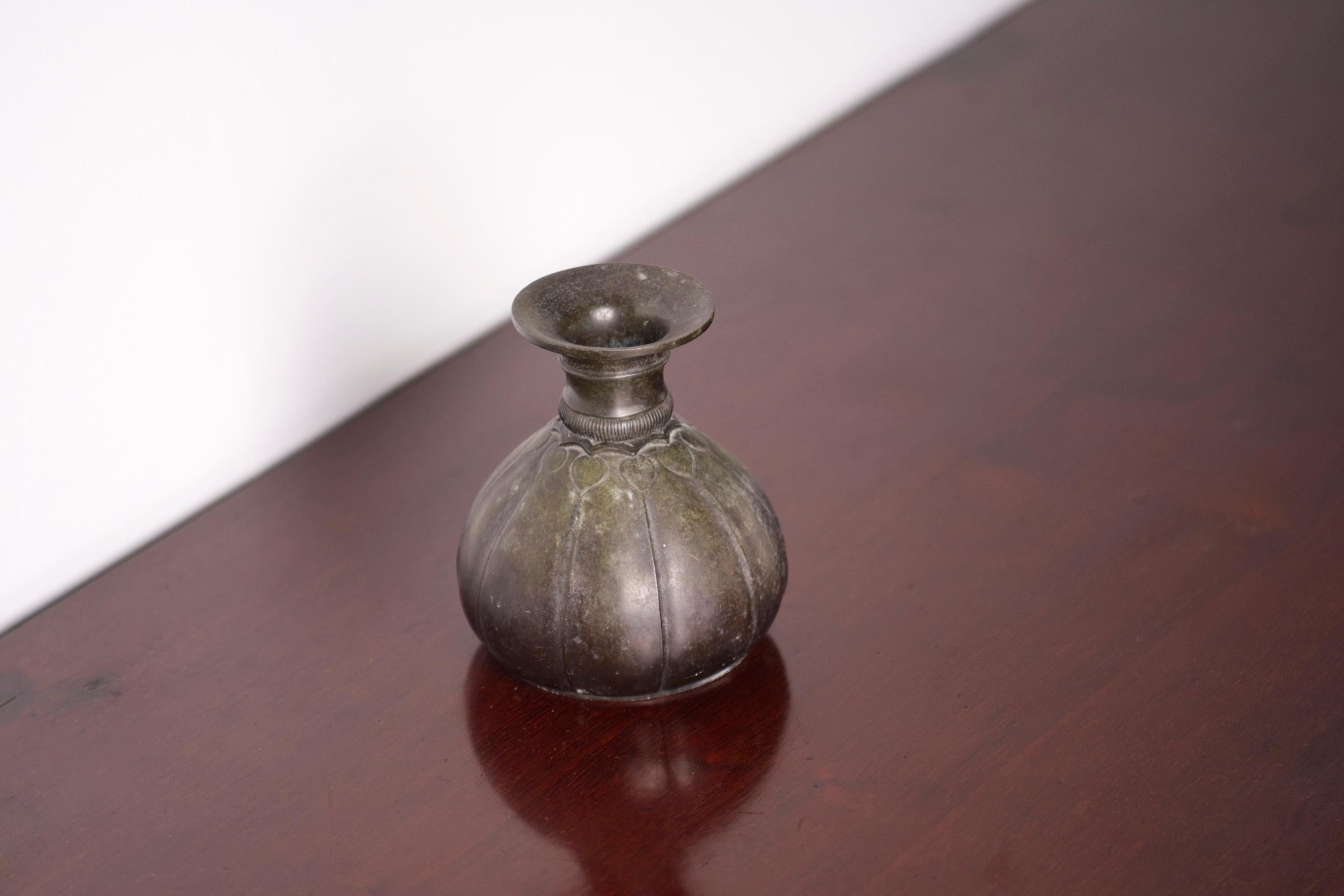 Art Deco vase model D88, disco metal by Just Andersen, 1930s In Good Condition For Sale In Balen, BE
