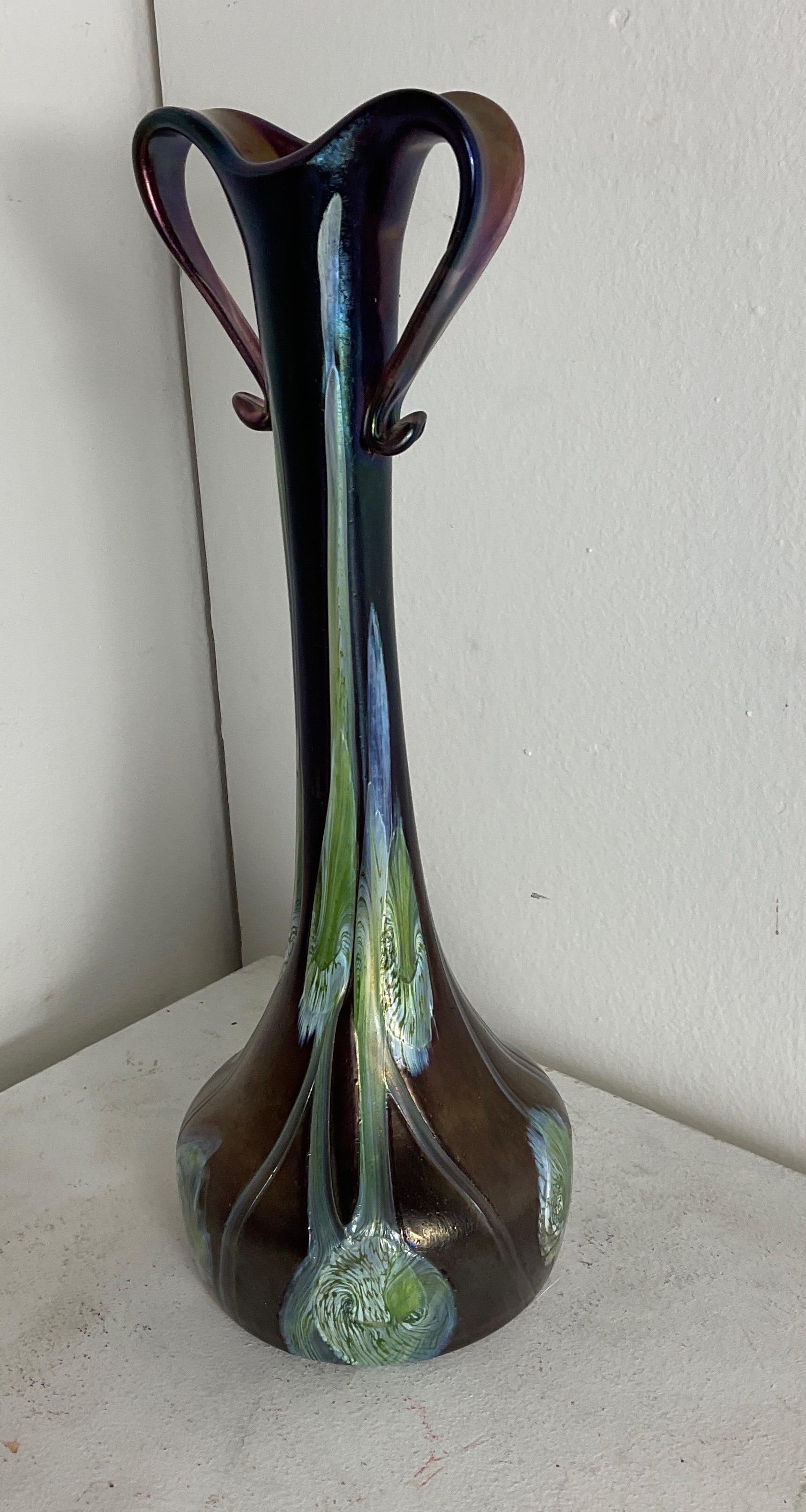 Art Deco Vase von  Robert Holubetz aus dem Jahr 1893 (Österreichisch) im Angebot
