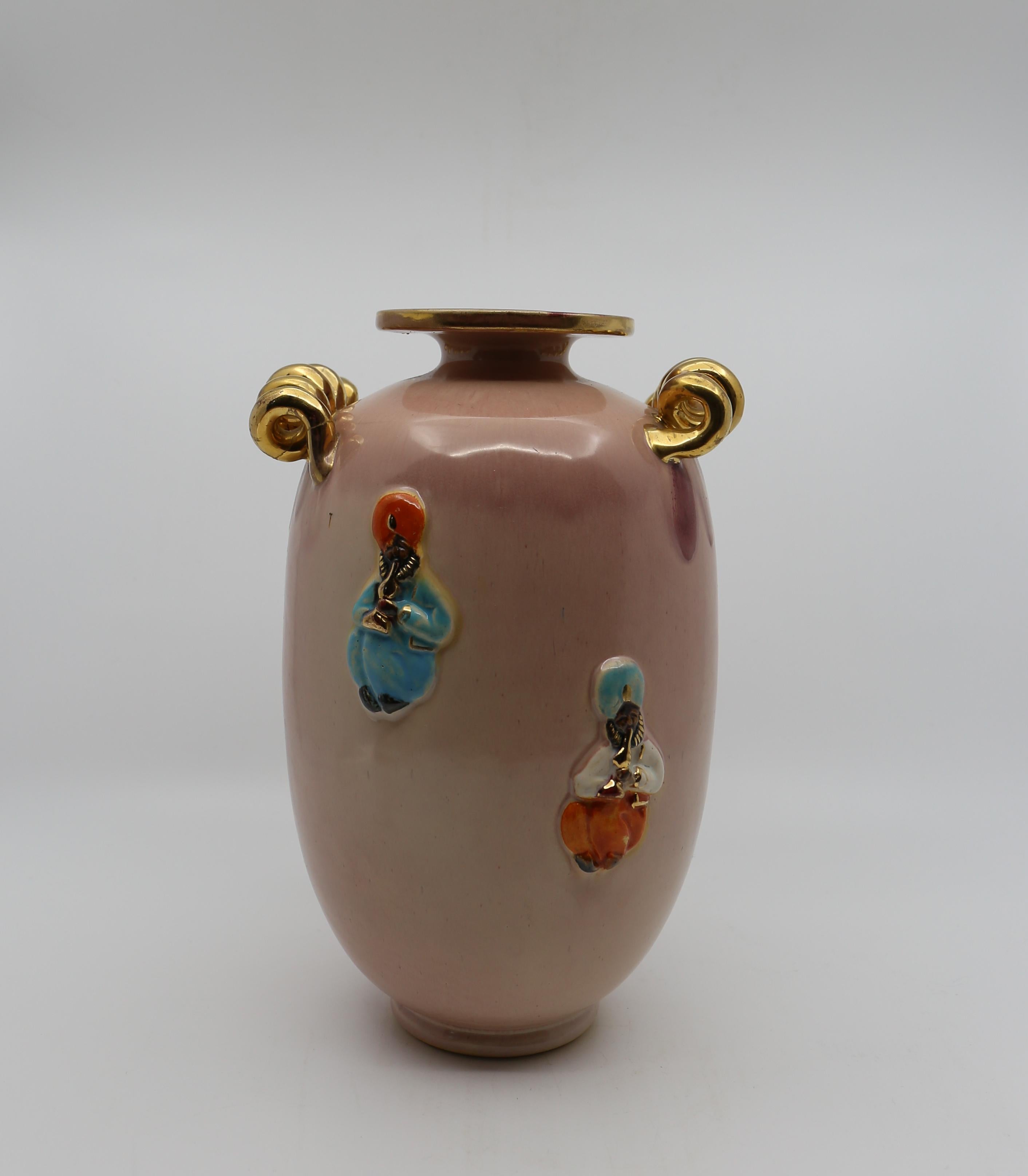Art déco-Vase, Pfirsich und Gold mit orientalischen Figuren, 1940er Jahre im Angebot 1