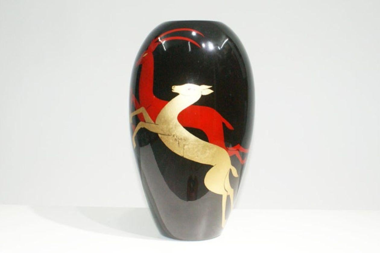 Beautiful decorative vase in black lacquered wood with two gazelle’s motif in red and gilt color in the style of Jean Dunand. (1877-1942)
Made for commemorative anniversary of “La maison Christian Dior – Paris” in the 1980s
Two signature on the