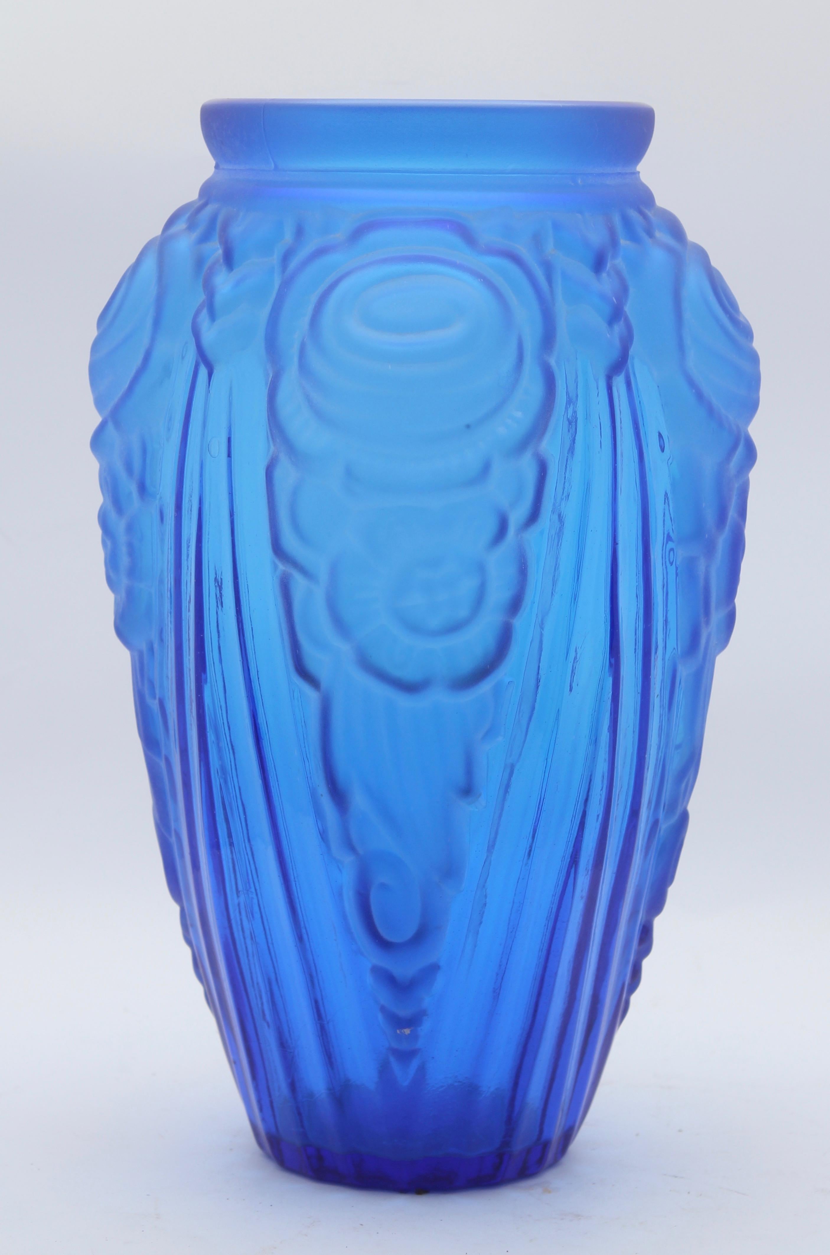 Moulé Vase Art déco avec motif de fleurs givrées:: Julius Stolle 'Niemen Stolle:: Pologne'