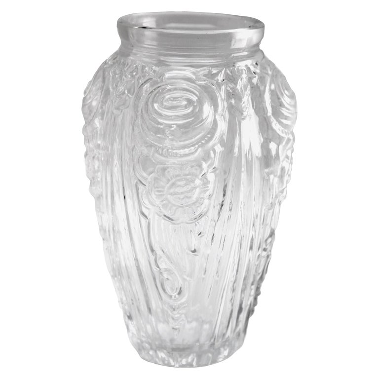 Art Deco Vase with Frosted Flower Motif, Julius Stolle 'Niemen Stolle, Poland' For Sale