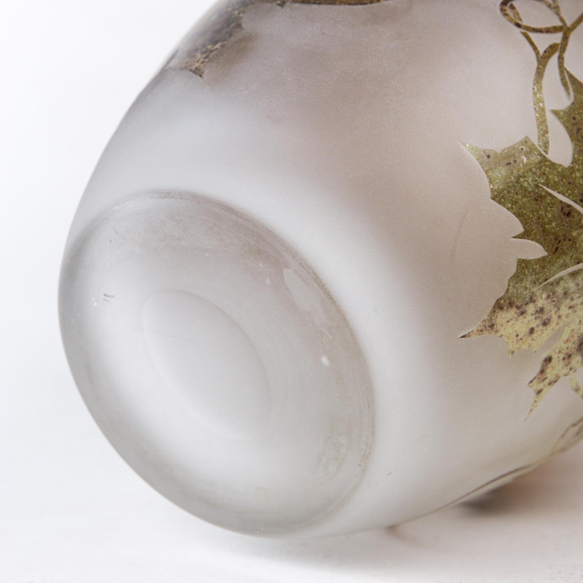 Art-Deco Vase with Leaves, circa 1920, Signed In Good Condition For Sale In Krakow, małopolskie