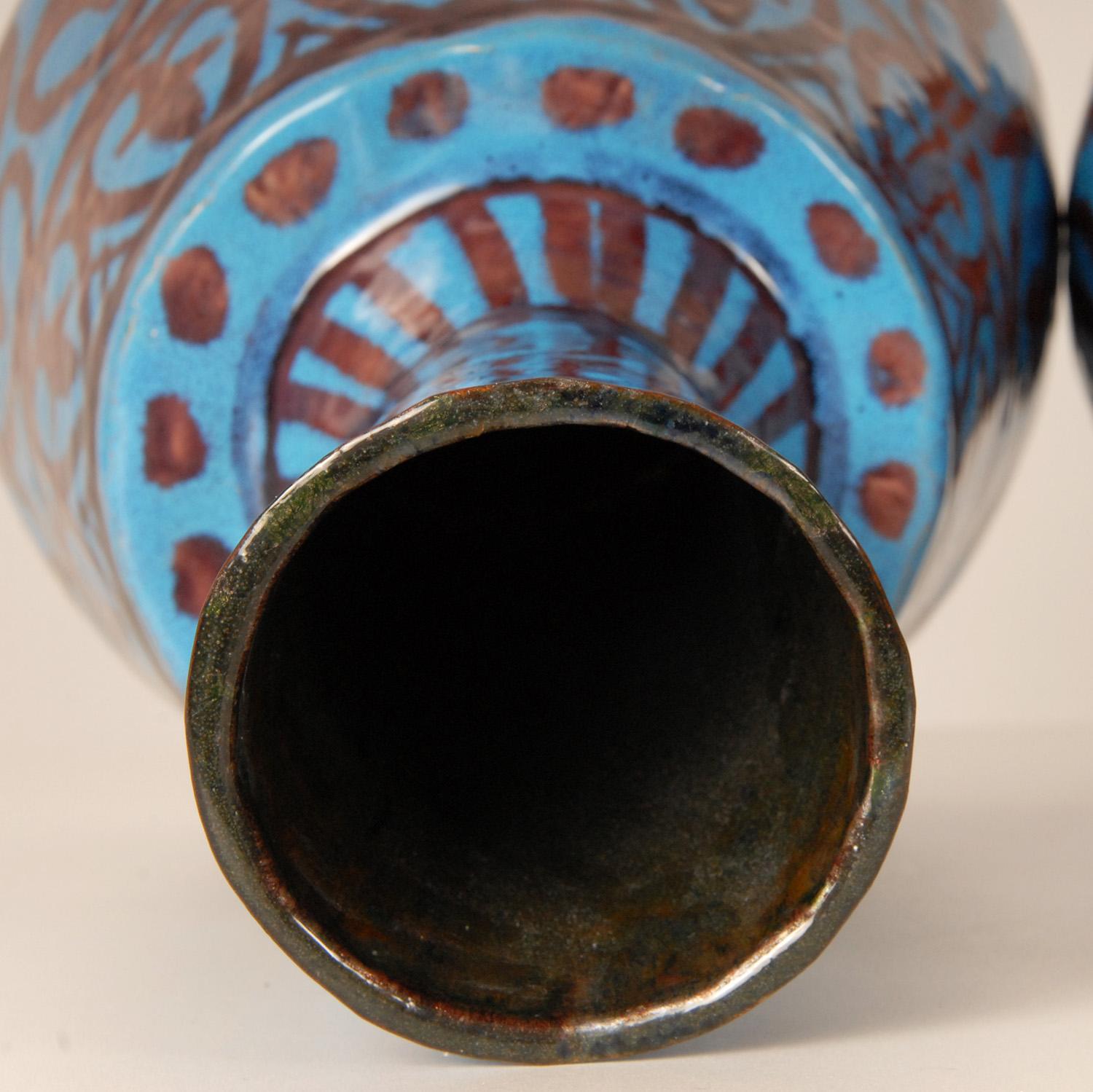 Vases Art Déco bleu turquoise et émail irisé sur cuivre motif géométrique Va en vente 4