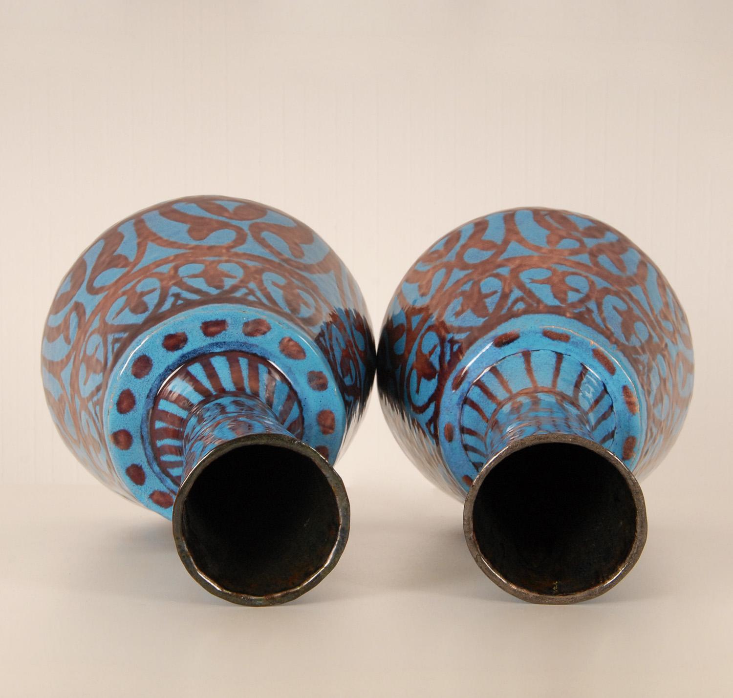 Vases Art Déco bleu turquoise et émail irisé sur cuivre motif géométrique Va en vente 6