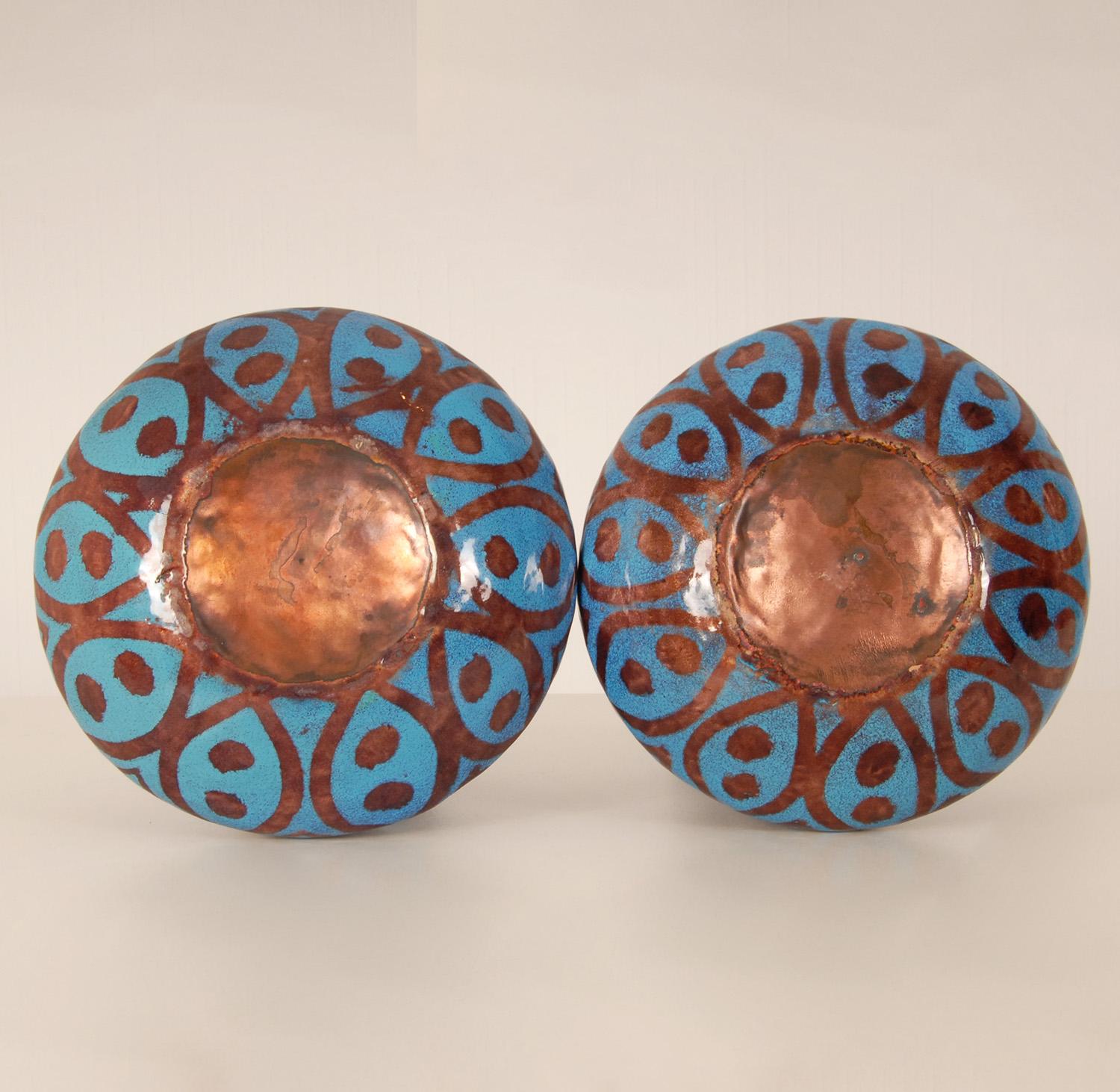Vases Art Déco bleu turquoise et émail irisé sur cuivre motif géométrique Va en vente 8